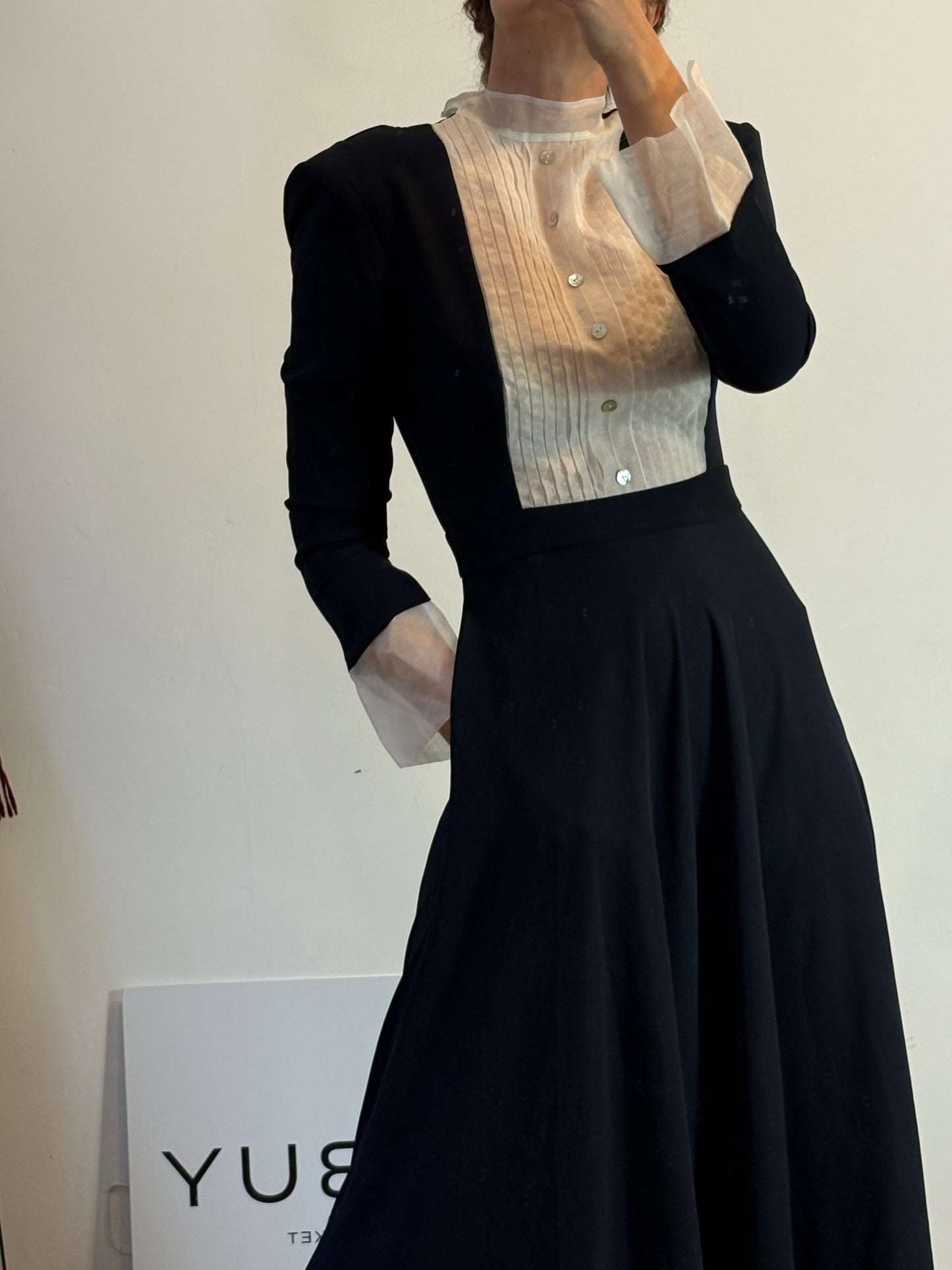 IQ COLLECTION. Vestido largo azul con seda