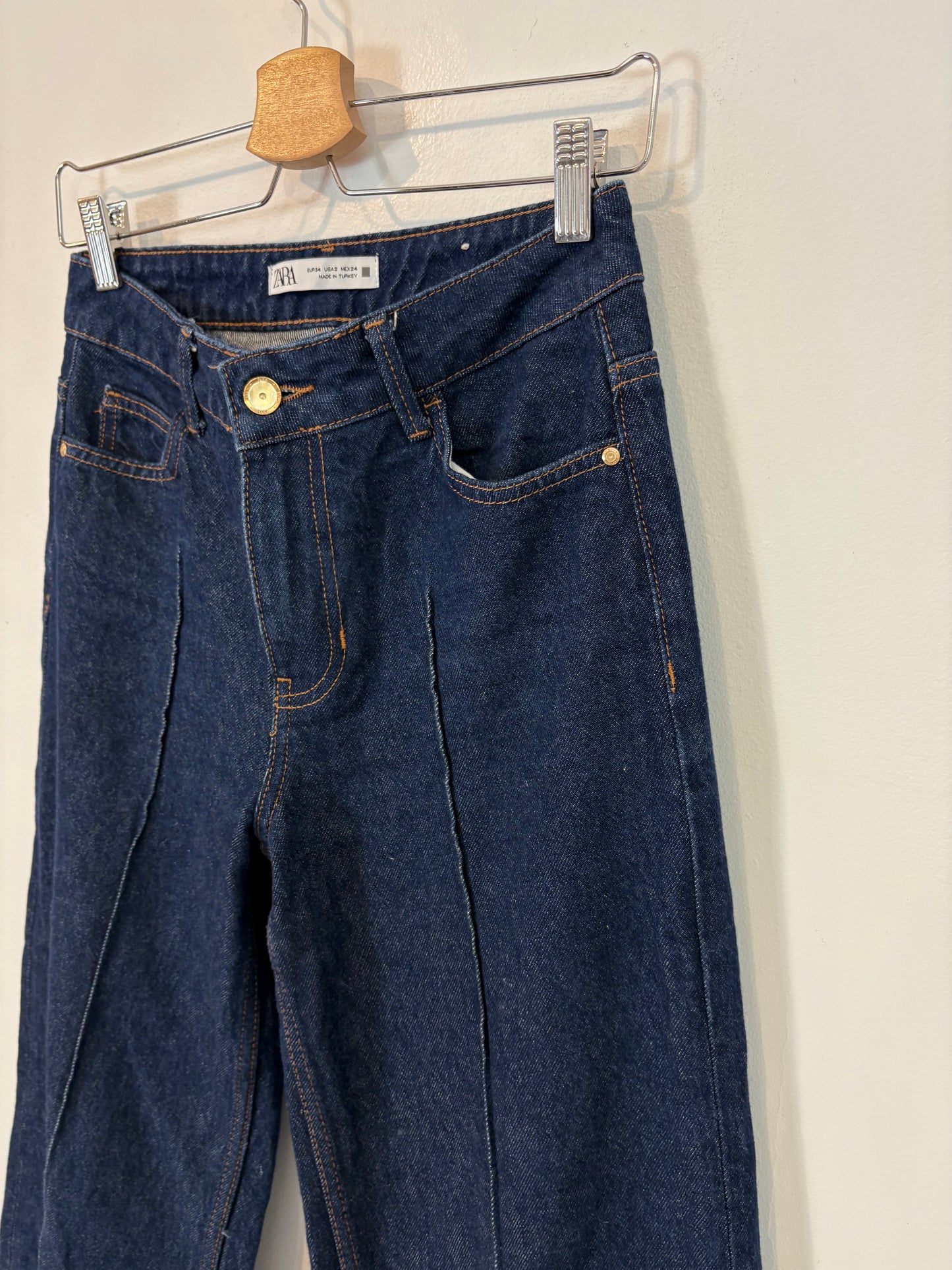 ZARA. Pantalón denim pata ancha. T XS