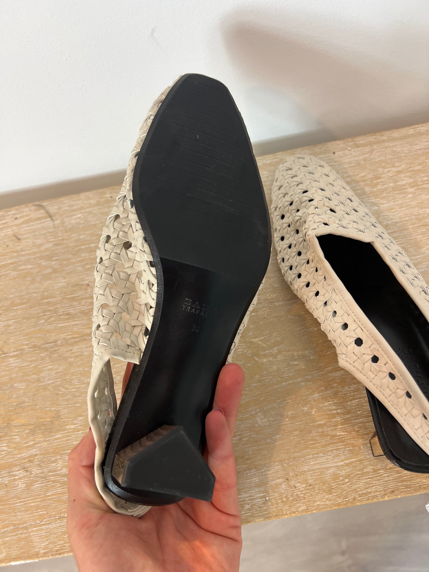 ZARA. Die-cut shoe with heel detail. Size 38