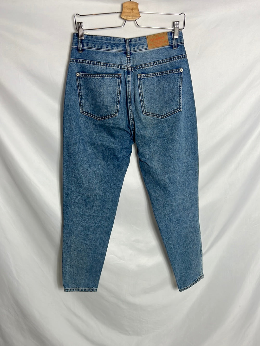 PULL&BEAR. Pantalón denim mom fit. T 36