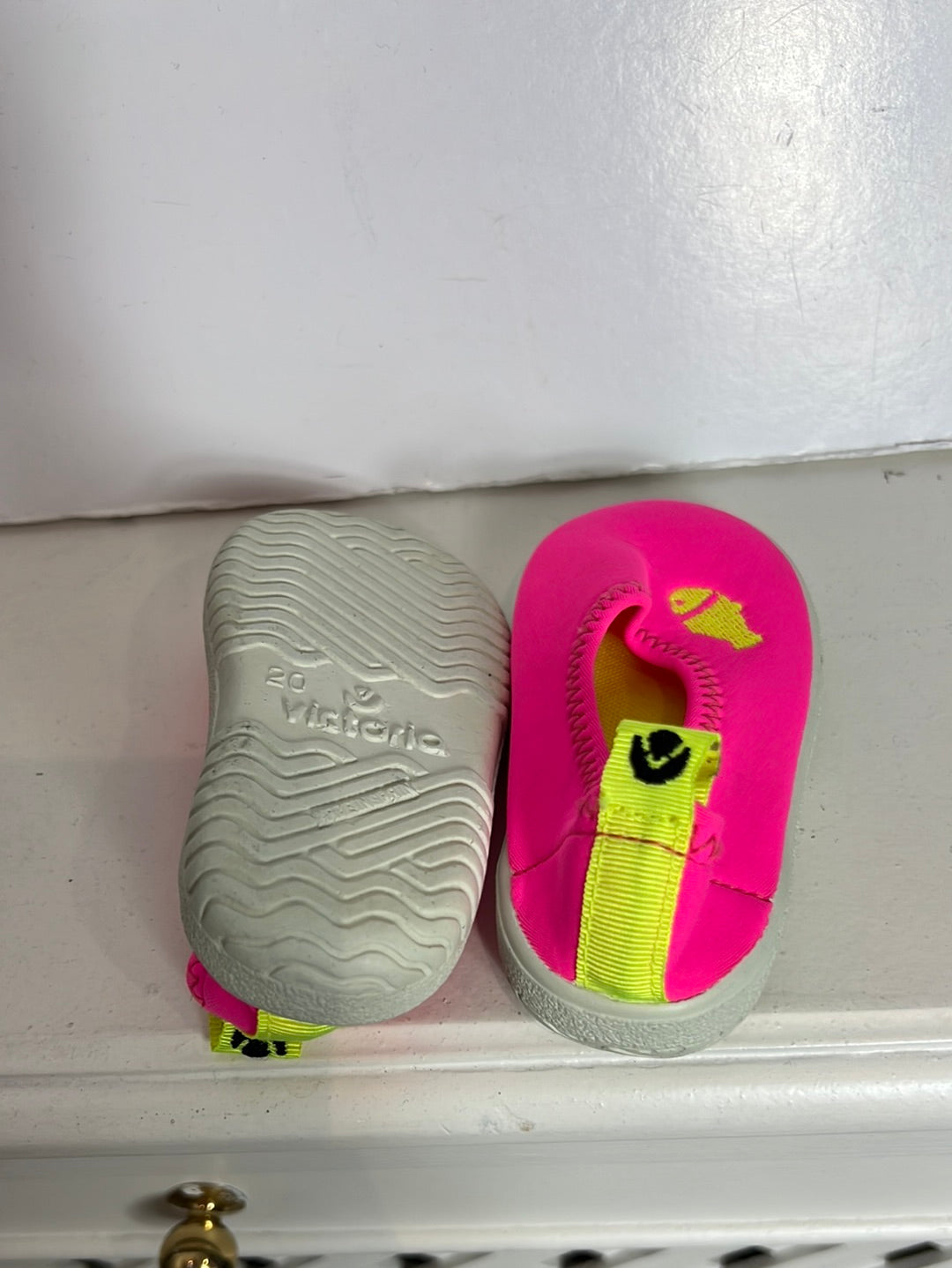 VICTORIA. Fluorescent booties. Size 20