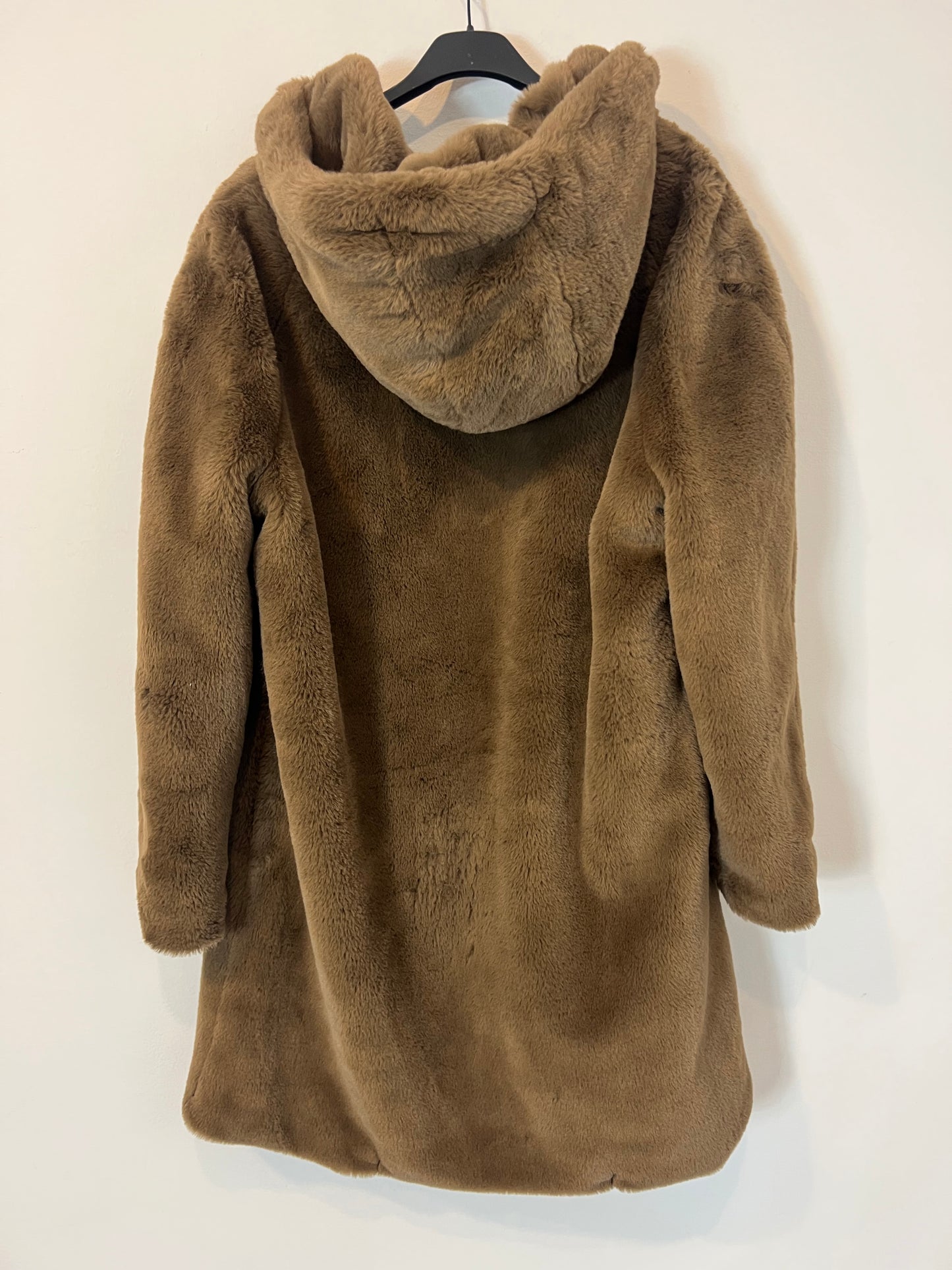 LEFTIES. Brown fur coat. T.L.