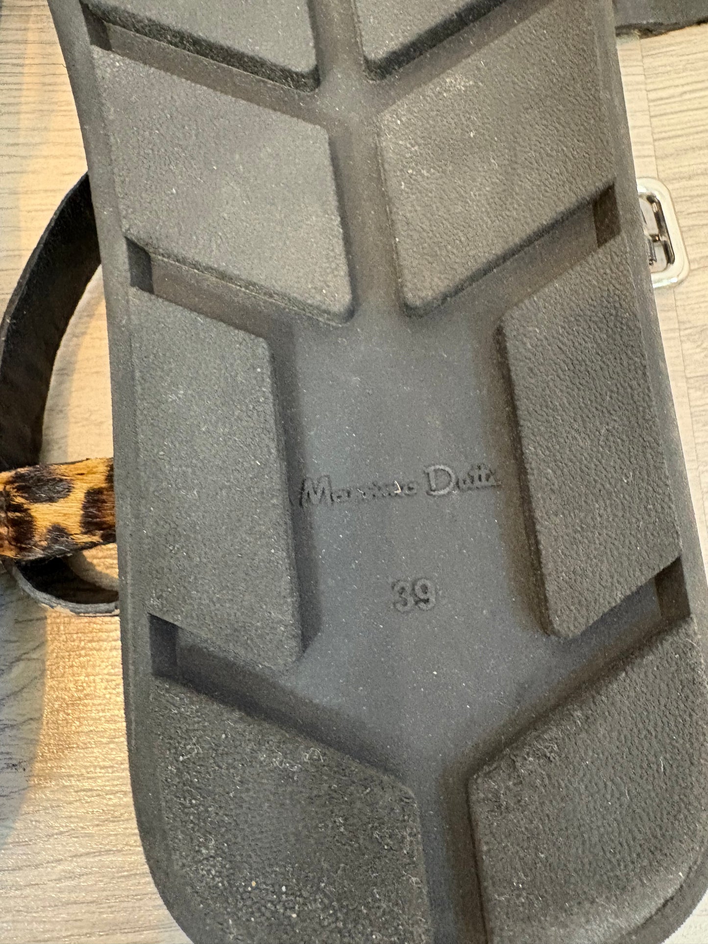 MASSIMO DUTTI. Sandalia piel tira cruzada . T 39