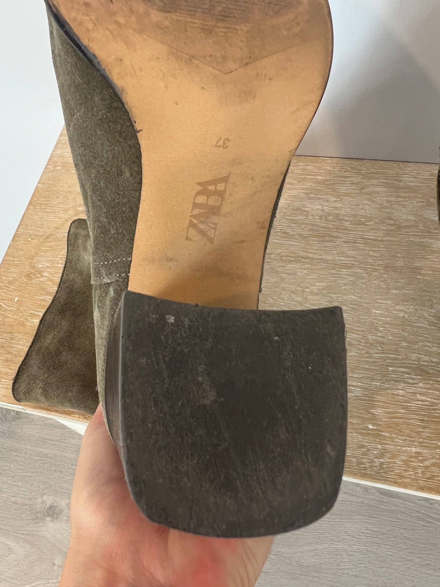 ZARA. Green suede ankle boots, size 37