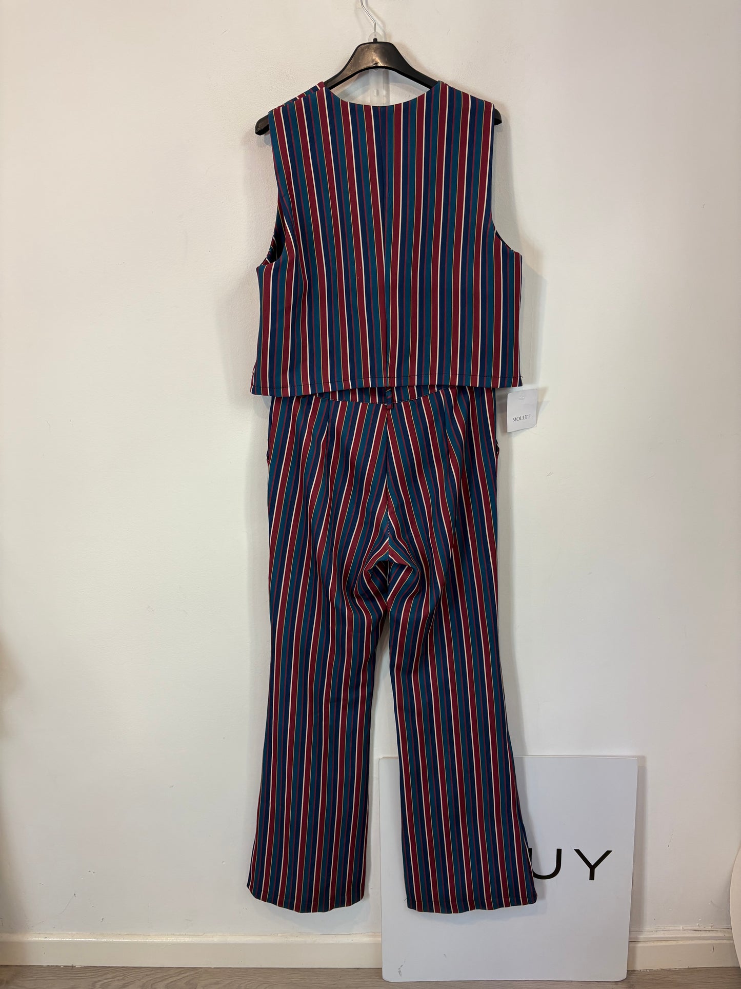 Conjunto de rayas chaleco y pantalón