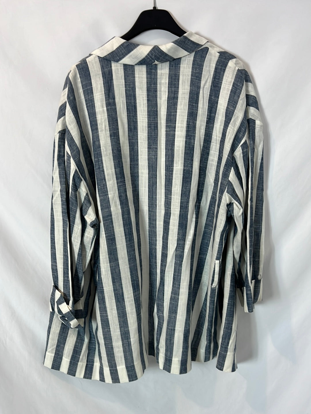 ATREZATÜRE. Blazer Lino rayas. T 40