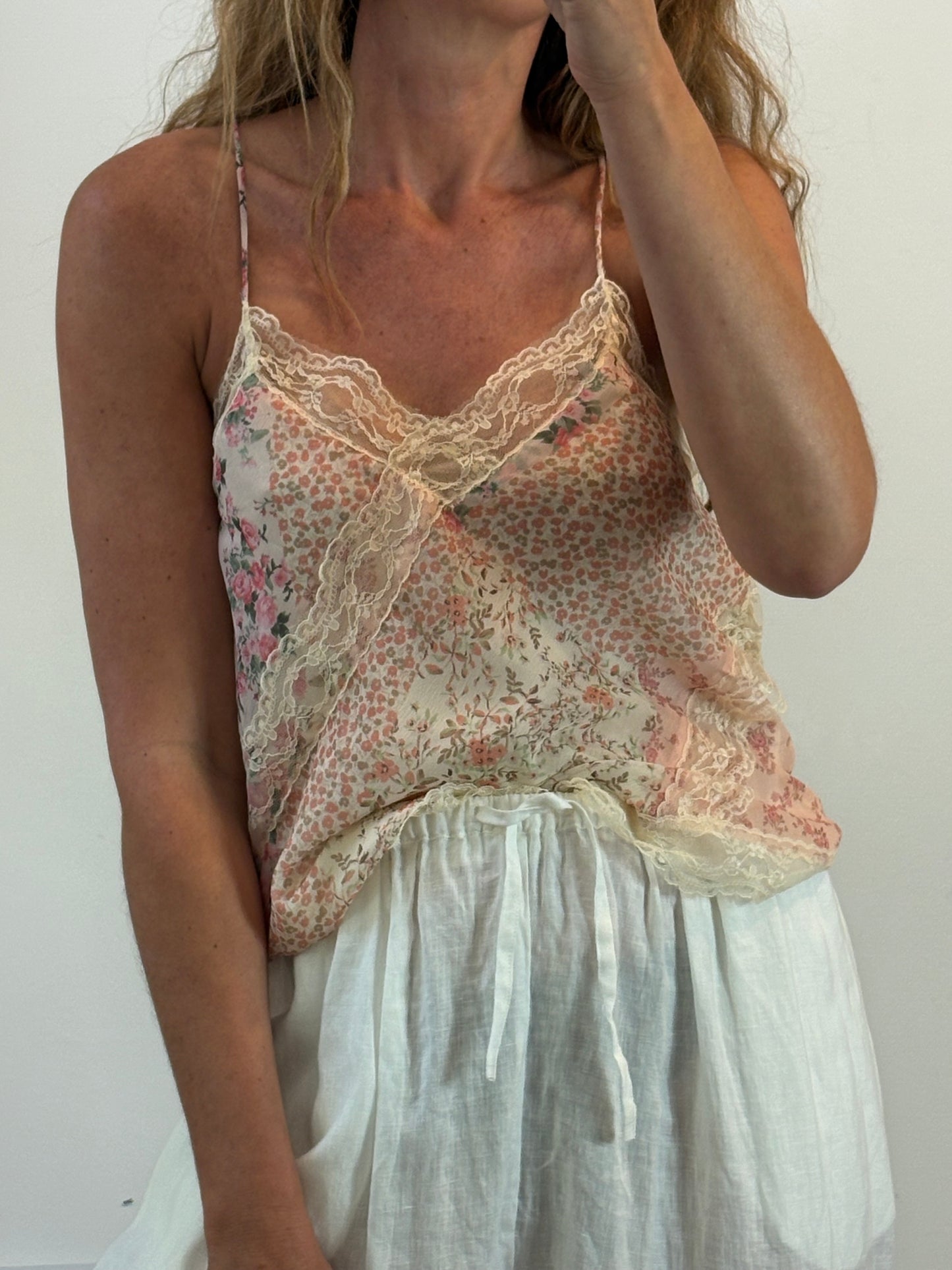 MANGO. Top lencero estampado