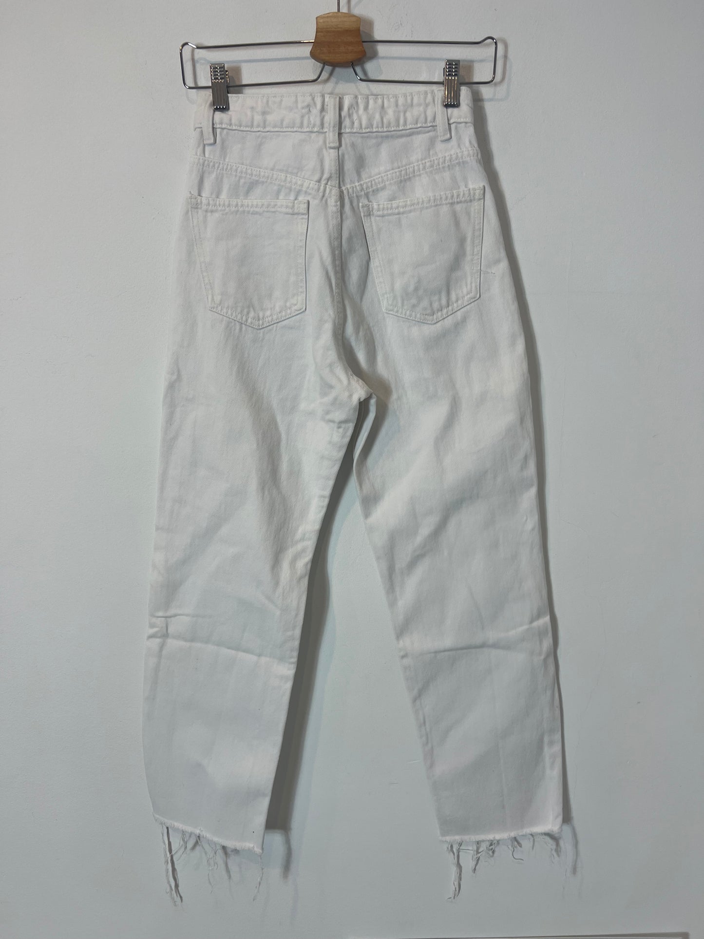 ZARA. Button-down white denim. Size 34