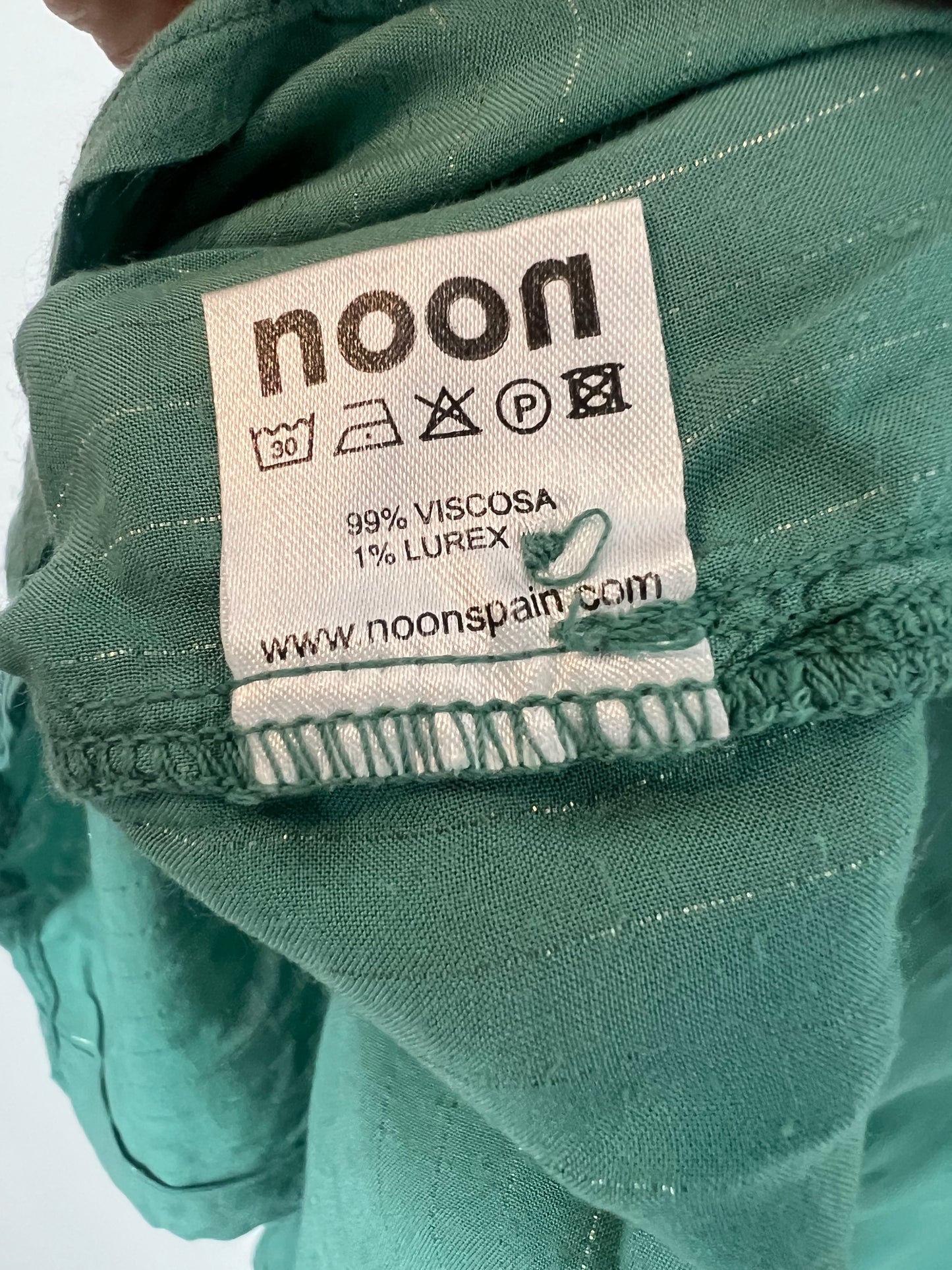 NOON. Flowy green blouse with shiny threads. TS