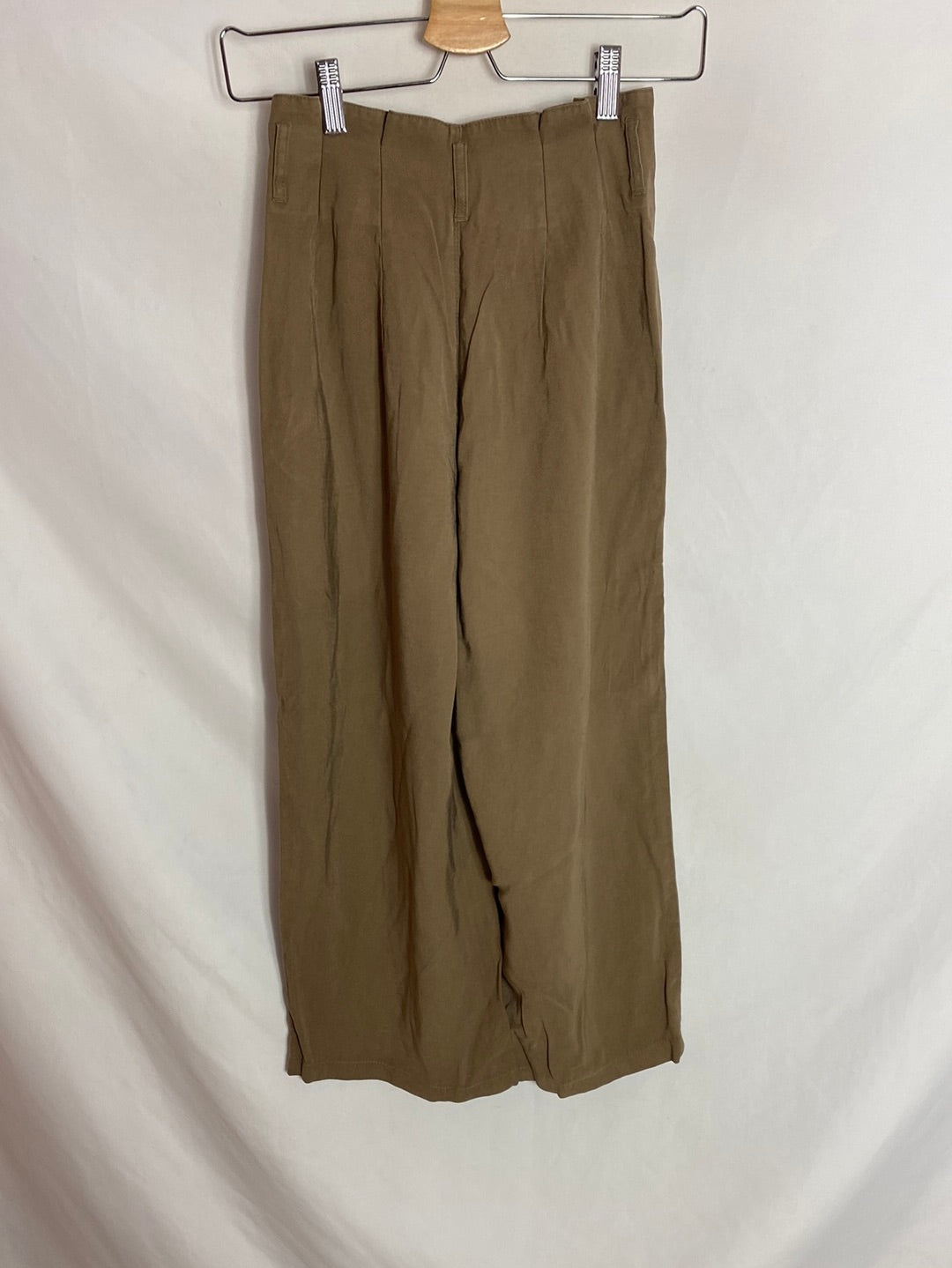 ONLY. Pantalón culotte pinzas T.xs