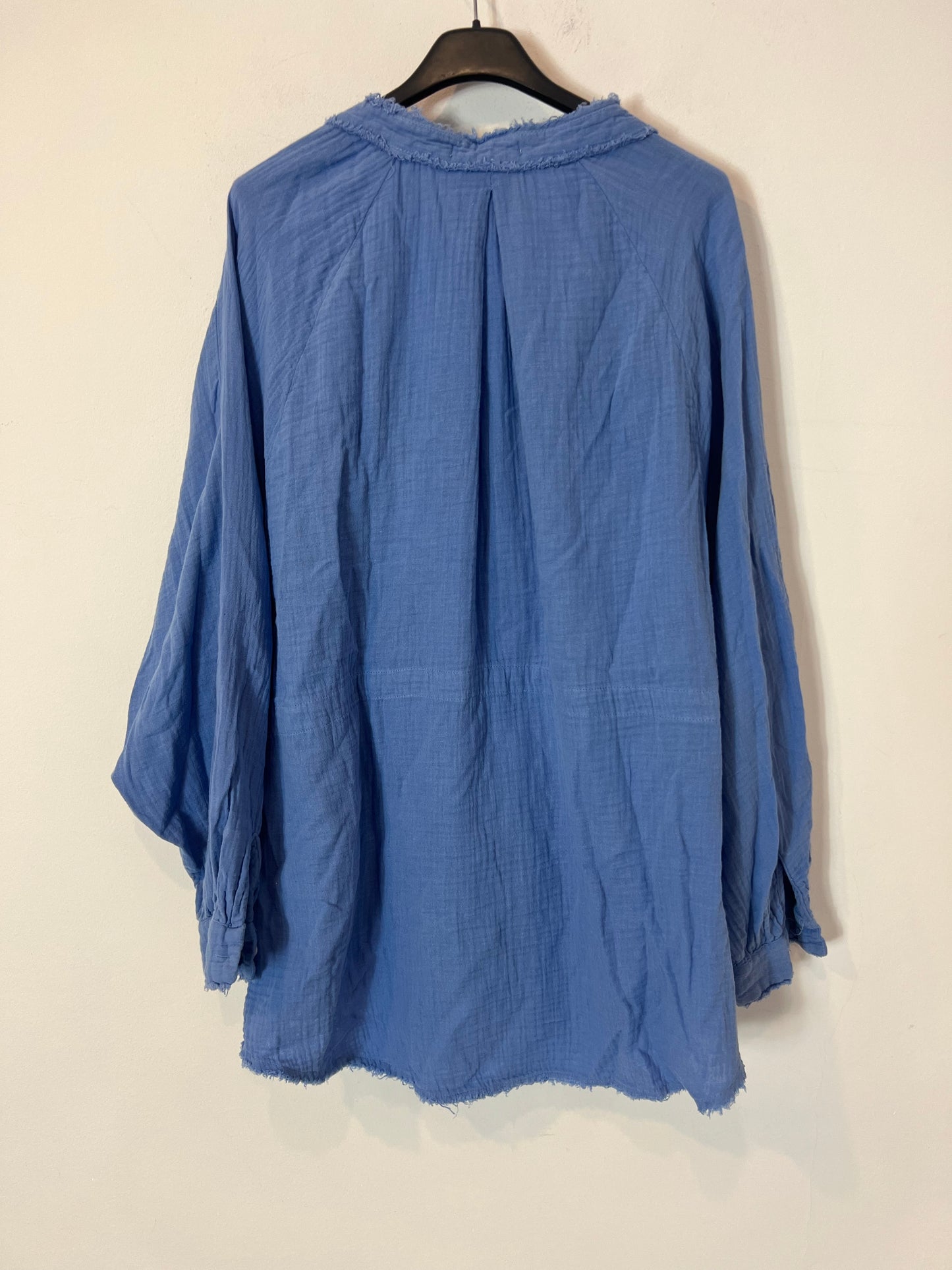 PULL&BEAR. On blue shirt texture. TM/L