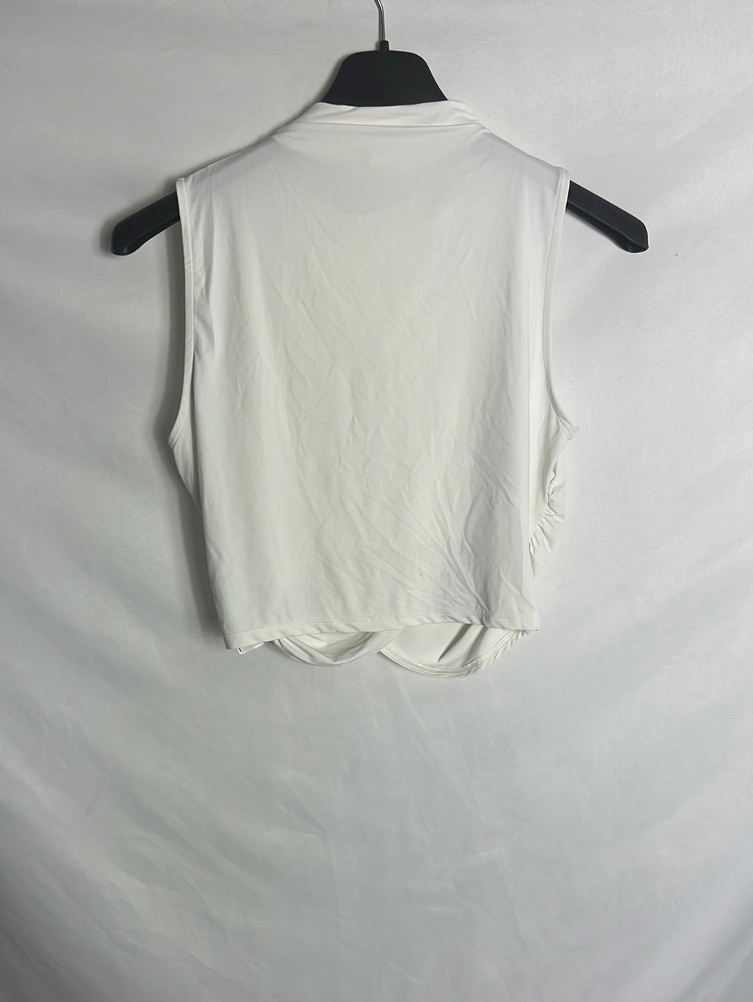 OYSHO. Crop top blanco lycra cruzado. T M