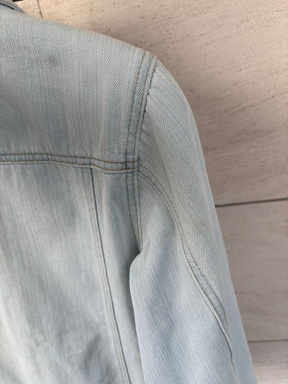 COOSY. Camisa denim azul claro