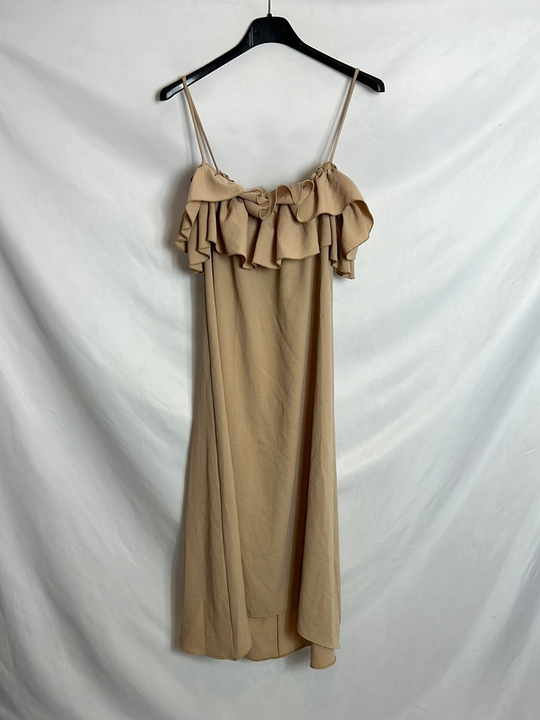 ZARA. Beige ruffled midi dress. TM Hibuy market ZARA. Beige ruffled midi dress. TM Hibuy market