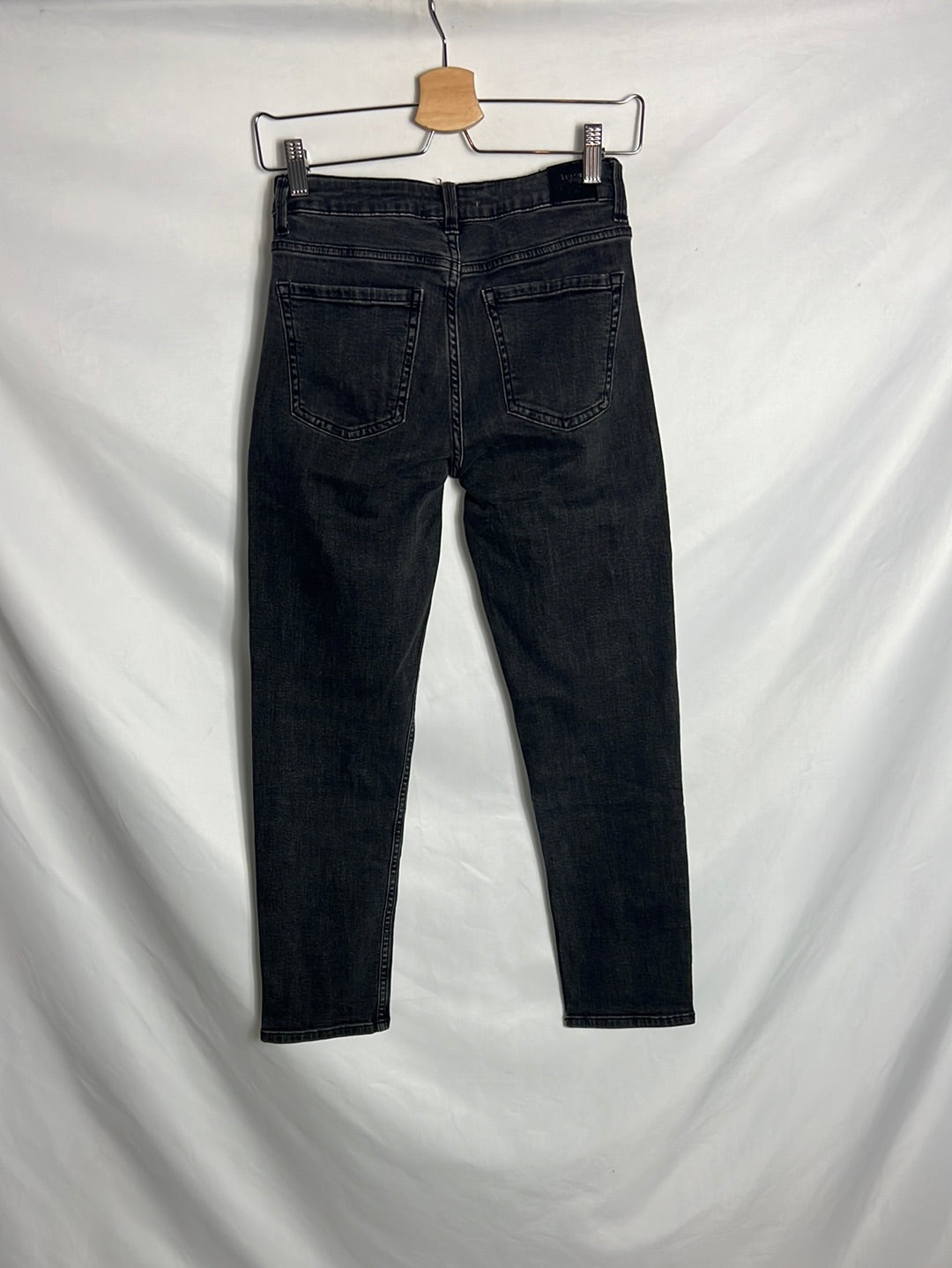 BERSHKA. Pantalón denim gris T.34