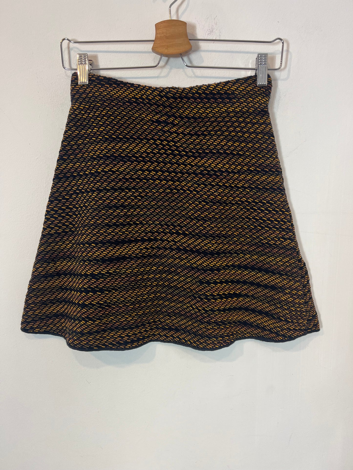 MISSONI. Short textured skirt. Size 40 (36)