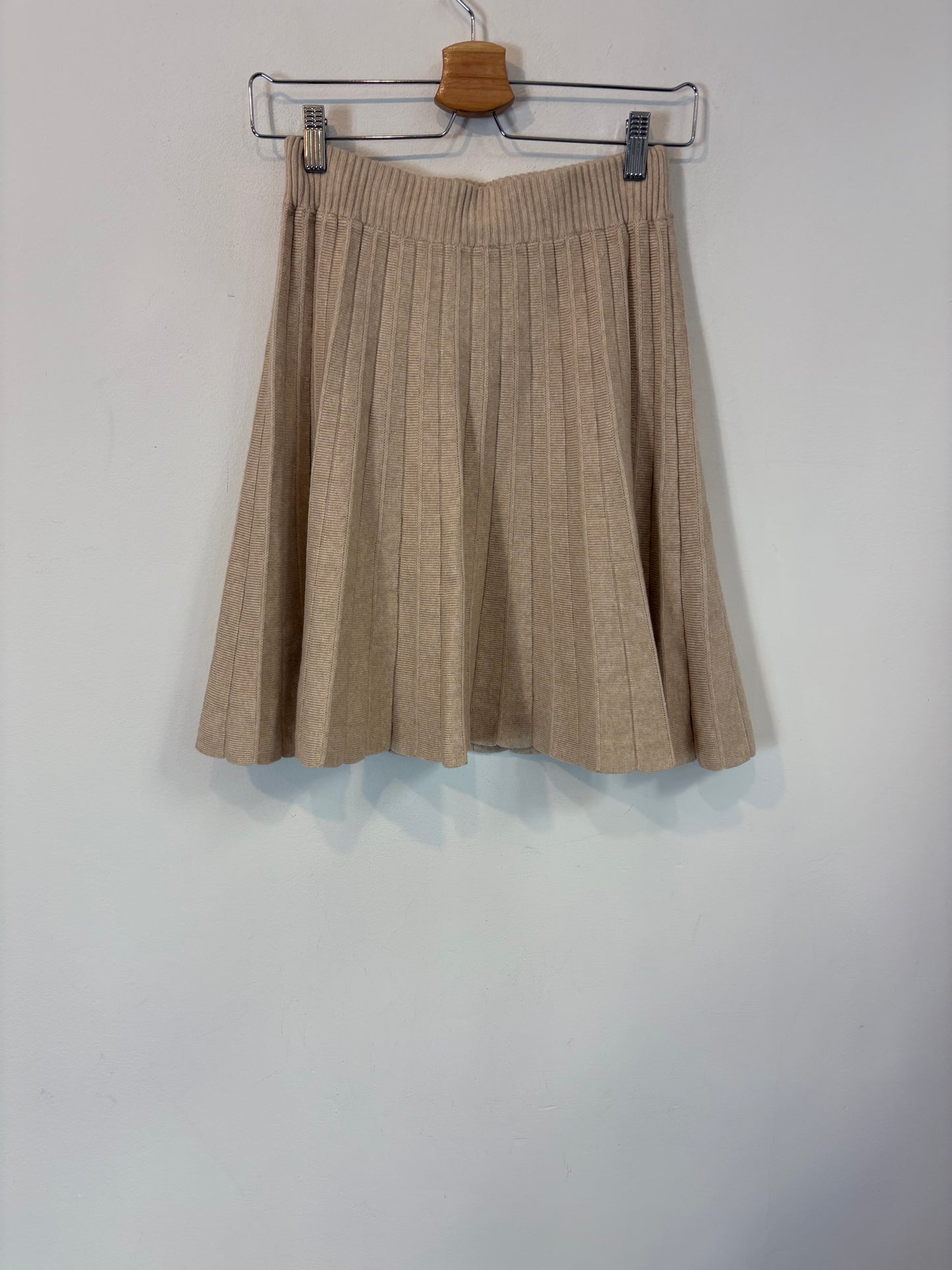 OTRAS. Falda corta plisada punto. T S