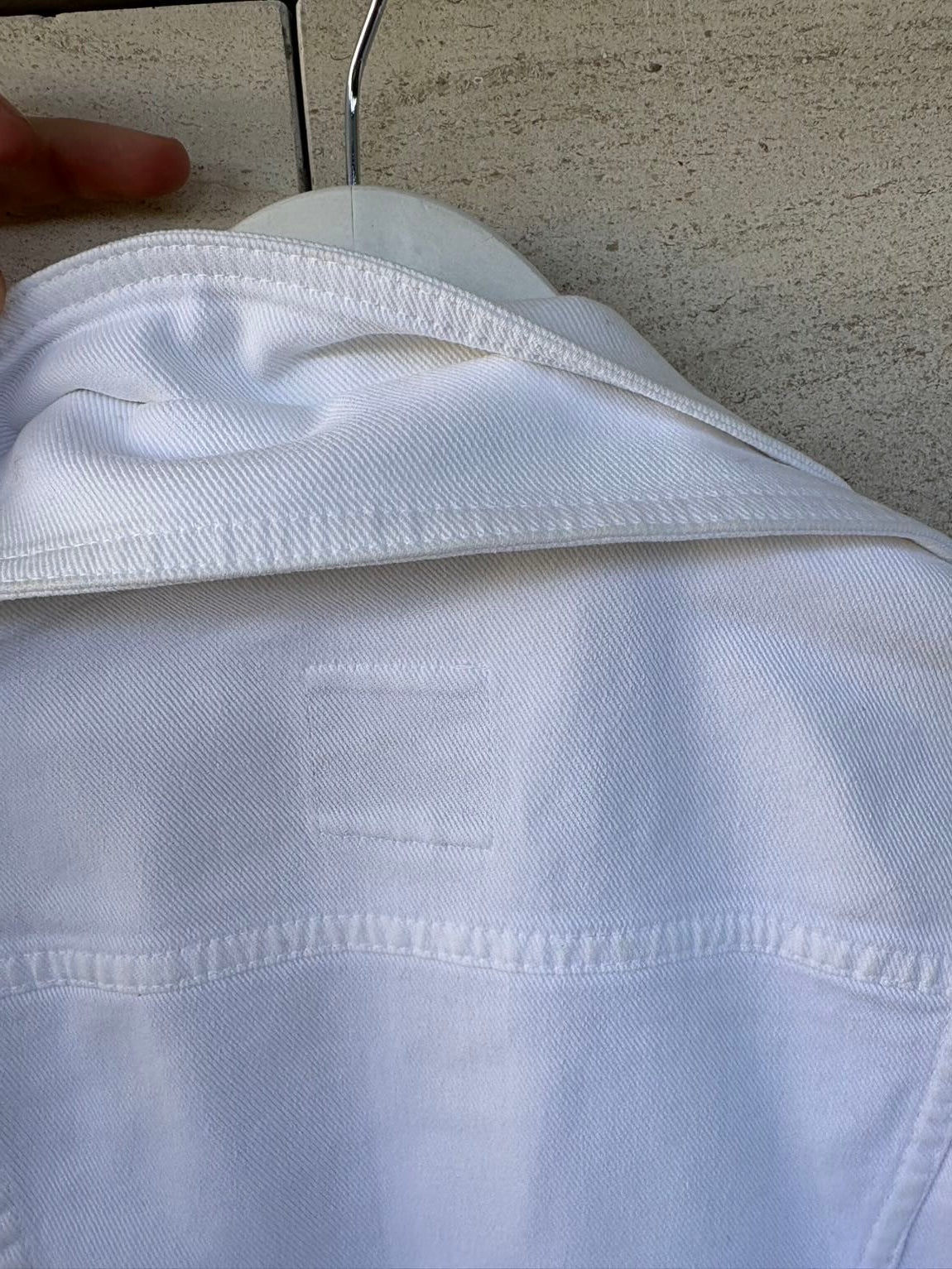 MOSCHINO. Chaqueta blanca denim cortita