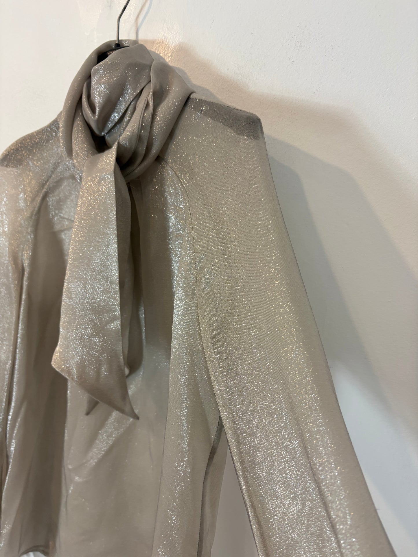 MALO Italia . Blusa semitransparente seda