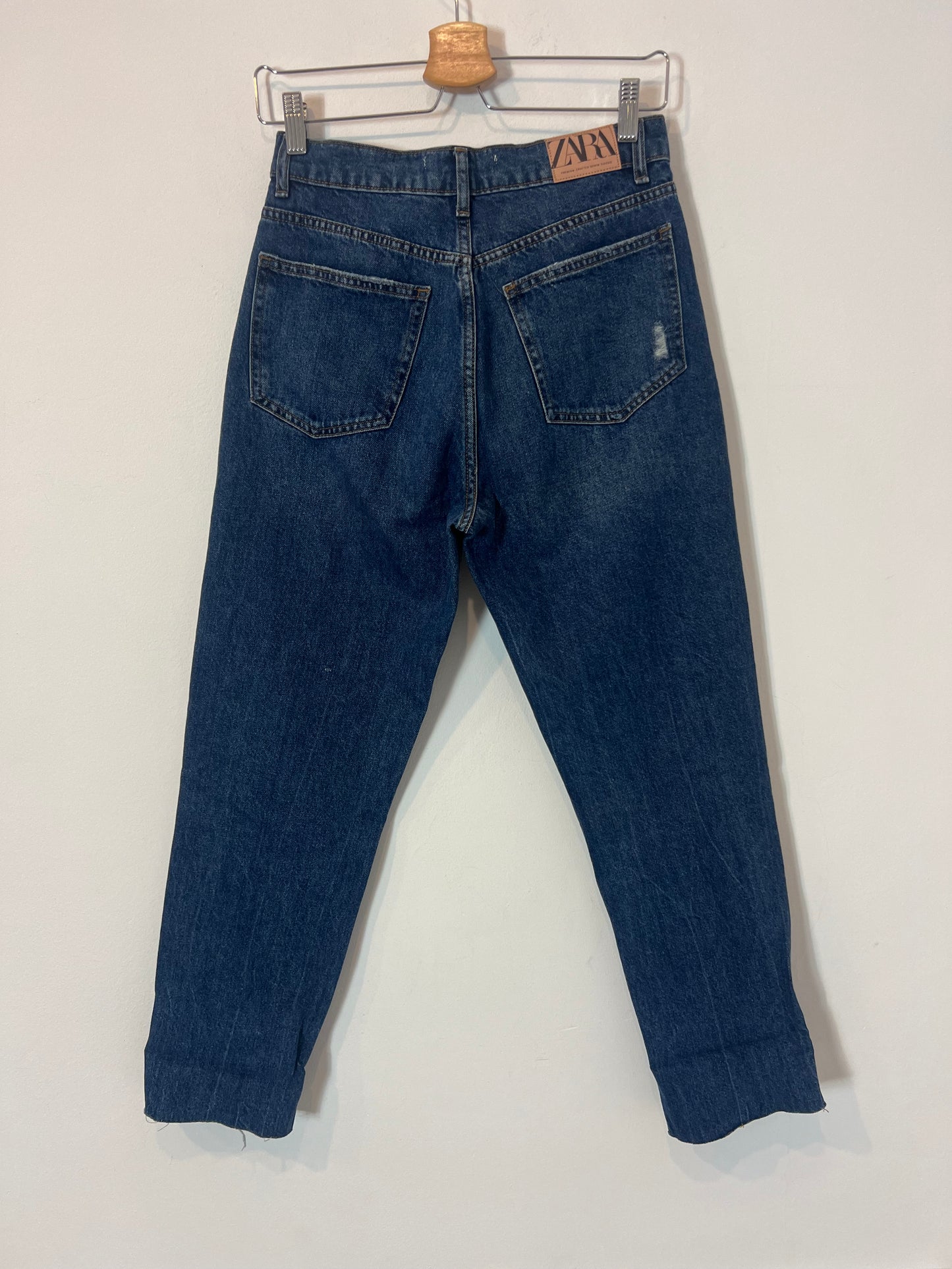 ZARA. Denim recto abotonado. T 34