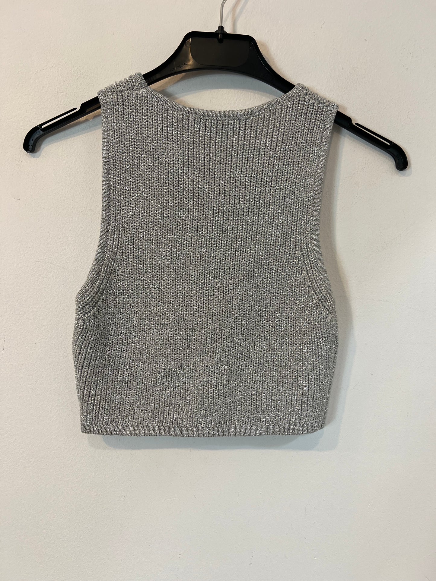 BERSHKA. Top gris hilos T.s