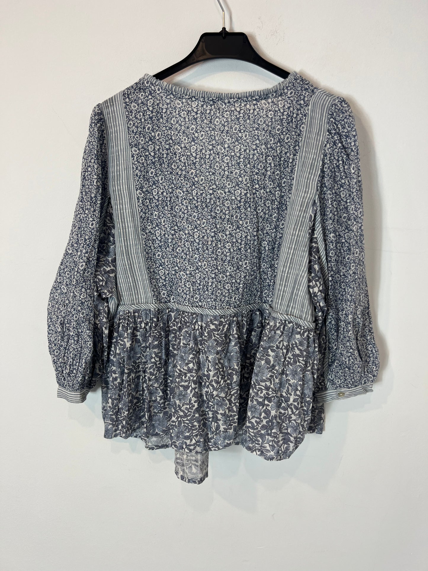 Blue floral flowing blouse Ts