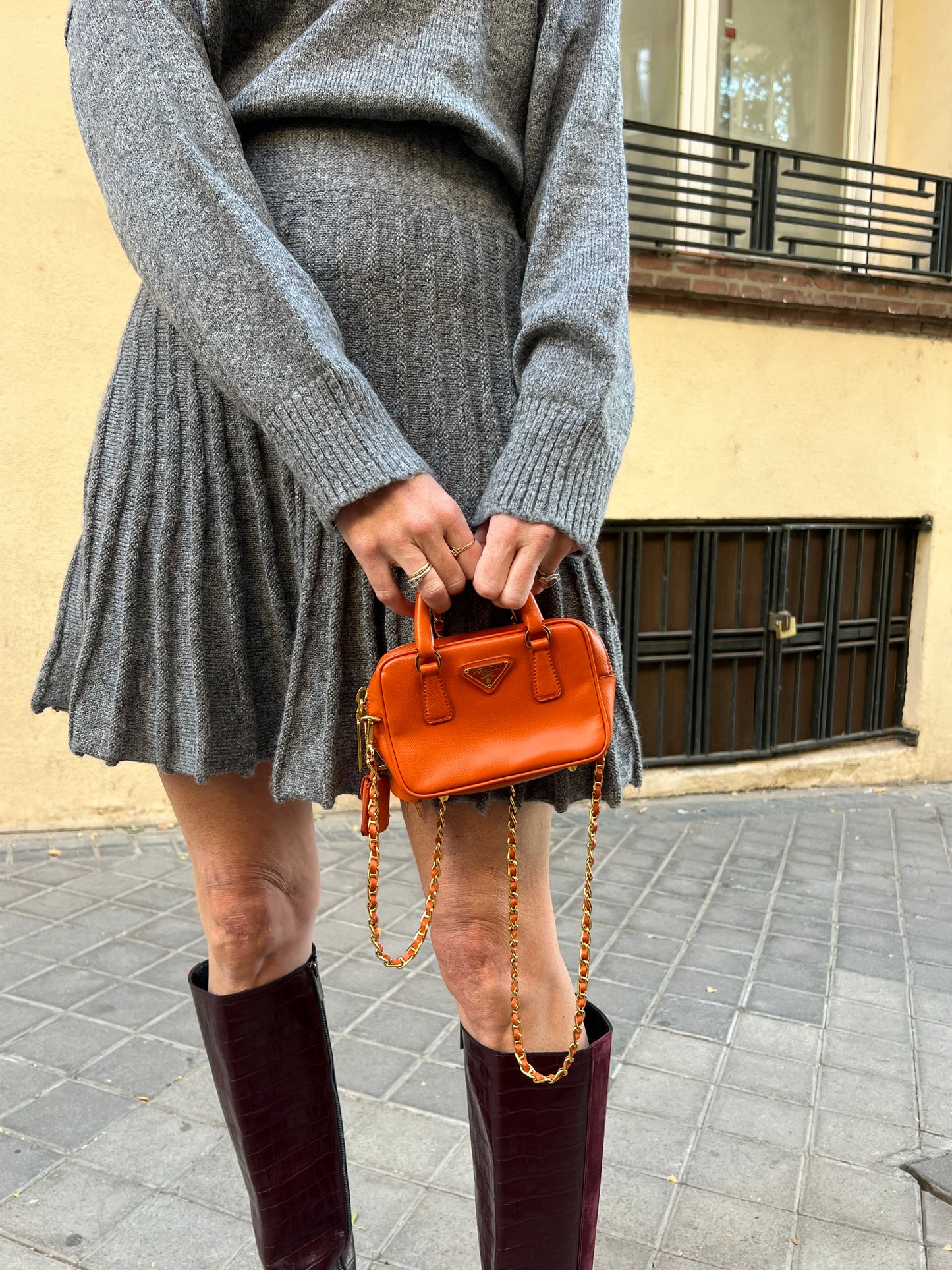 PRADA. Bolso mini Galleria naranja