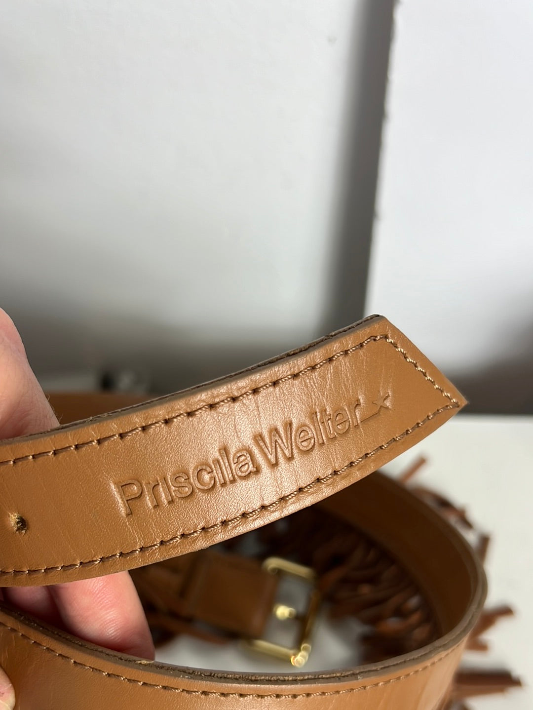 PRISCILA WELTER. Cinturón camel flecos. T 90