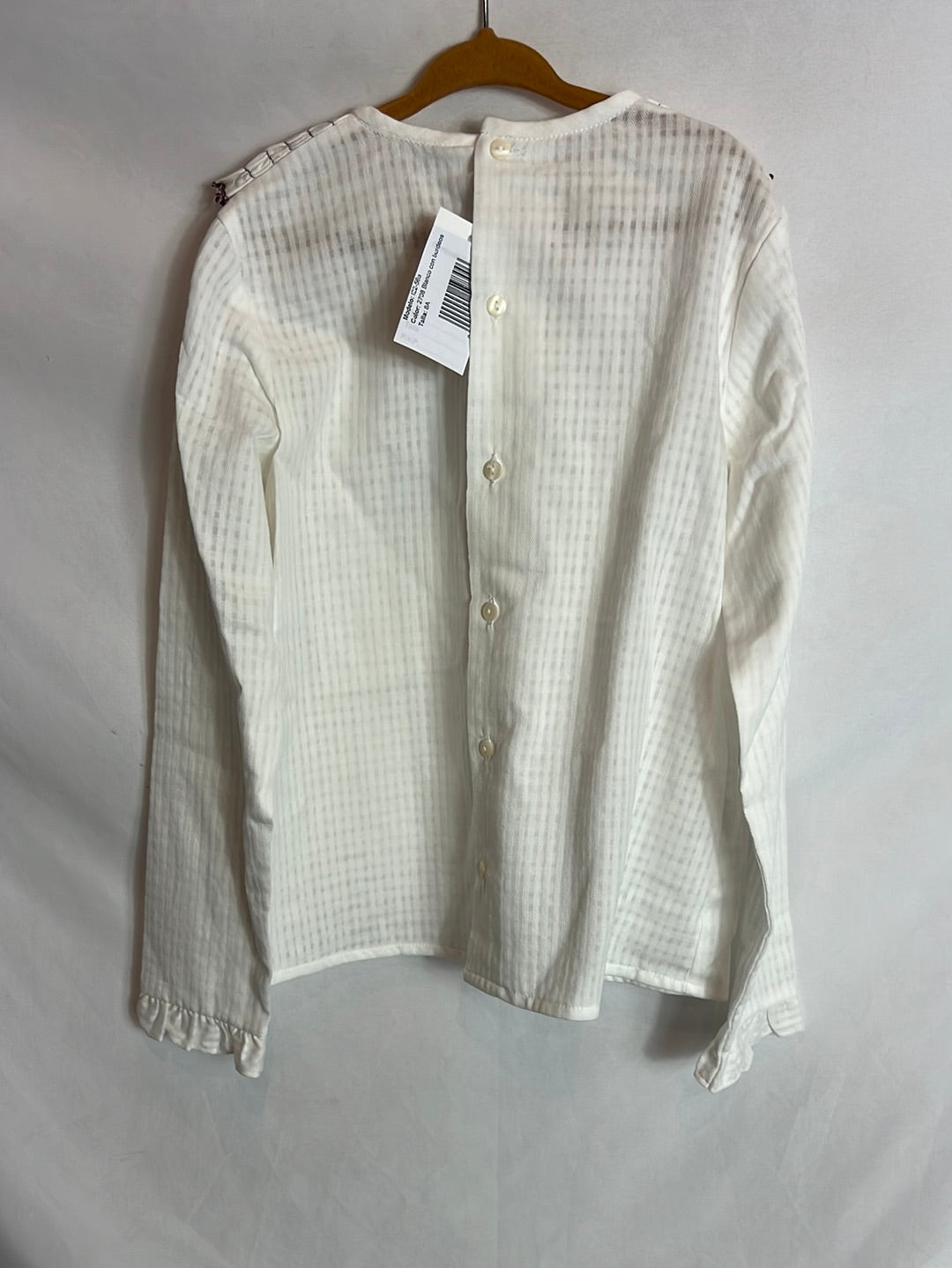 ANCAR. White shirt with maroon rubberized ruffle