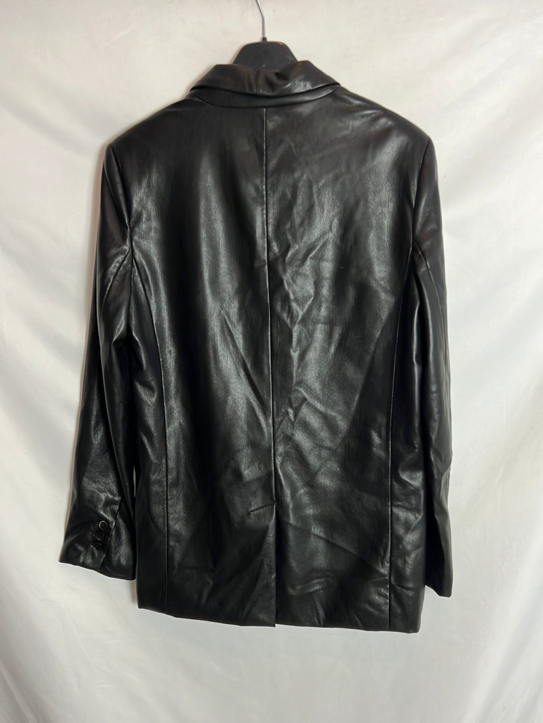 ZARA. Black faux leather blazer. TS