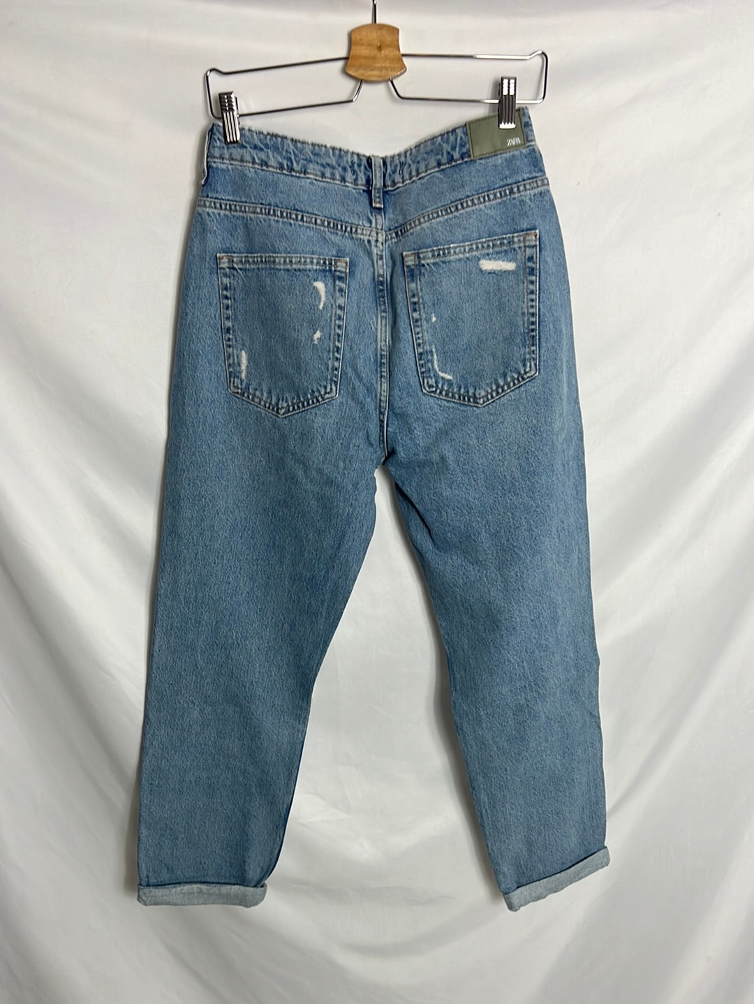ZARA. Pantalón denim estilo boyfriend. T 36
