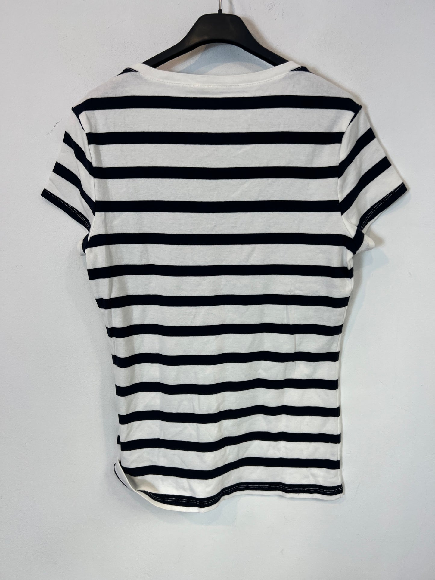 TOMMY HILFIGUER. Camiseta rayas letras bordadas. T L