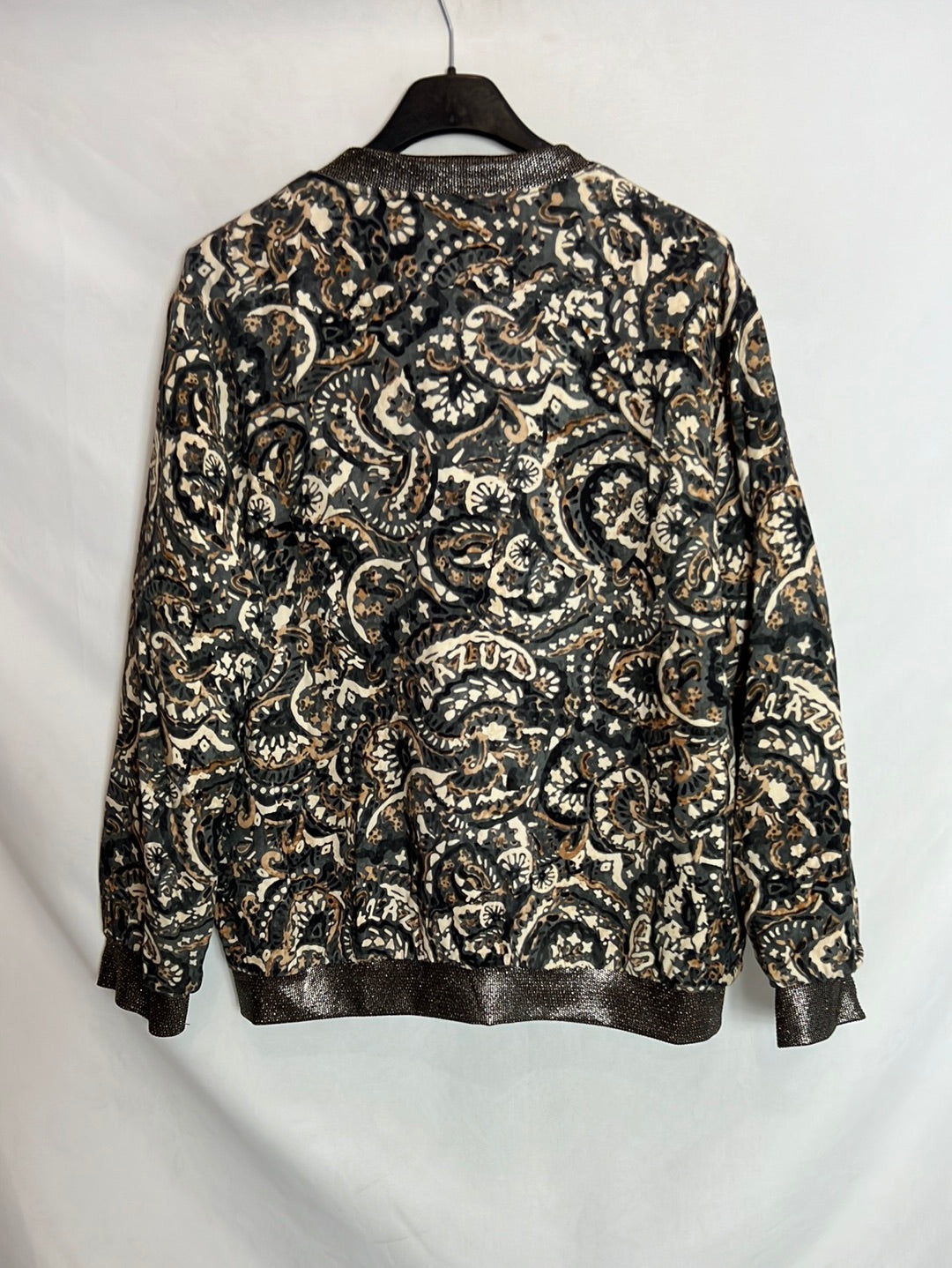 ALGO BONITO. Bomber estampada detalle mangas y cuello. TU (M)