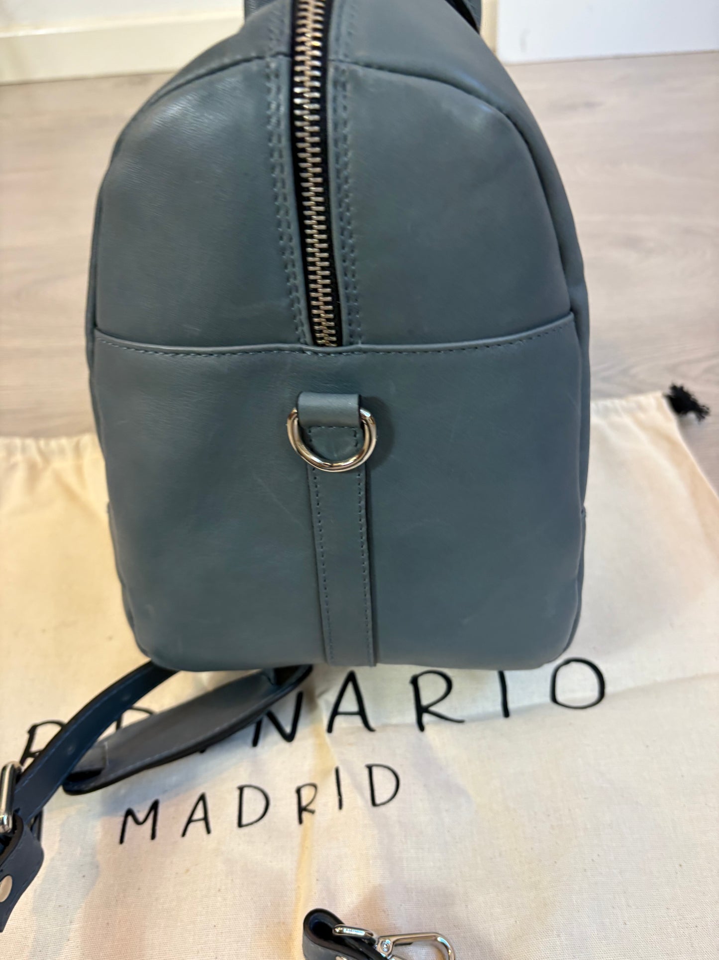 ORDINARIO MADRID. Bolso piel azul doble asa