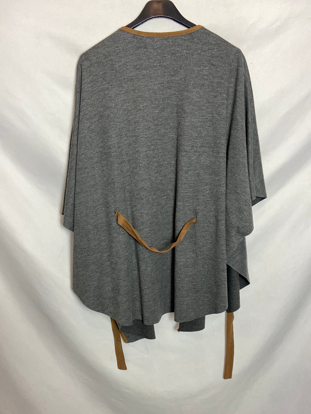 STRADIVARIUS. Chaqueta gris cinturón T.S