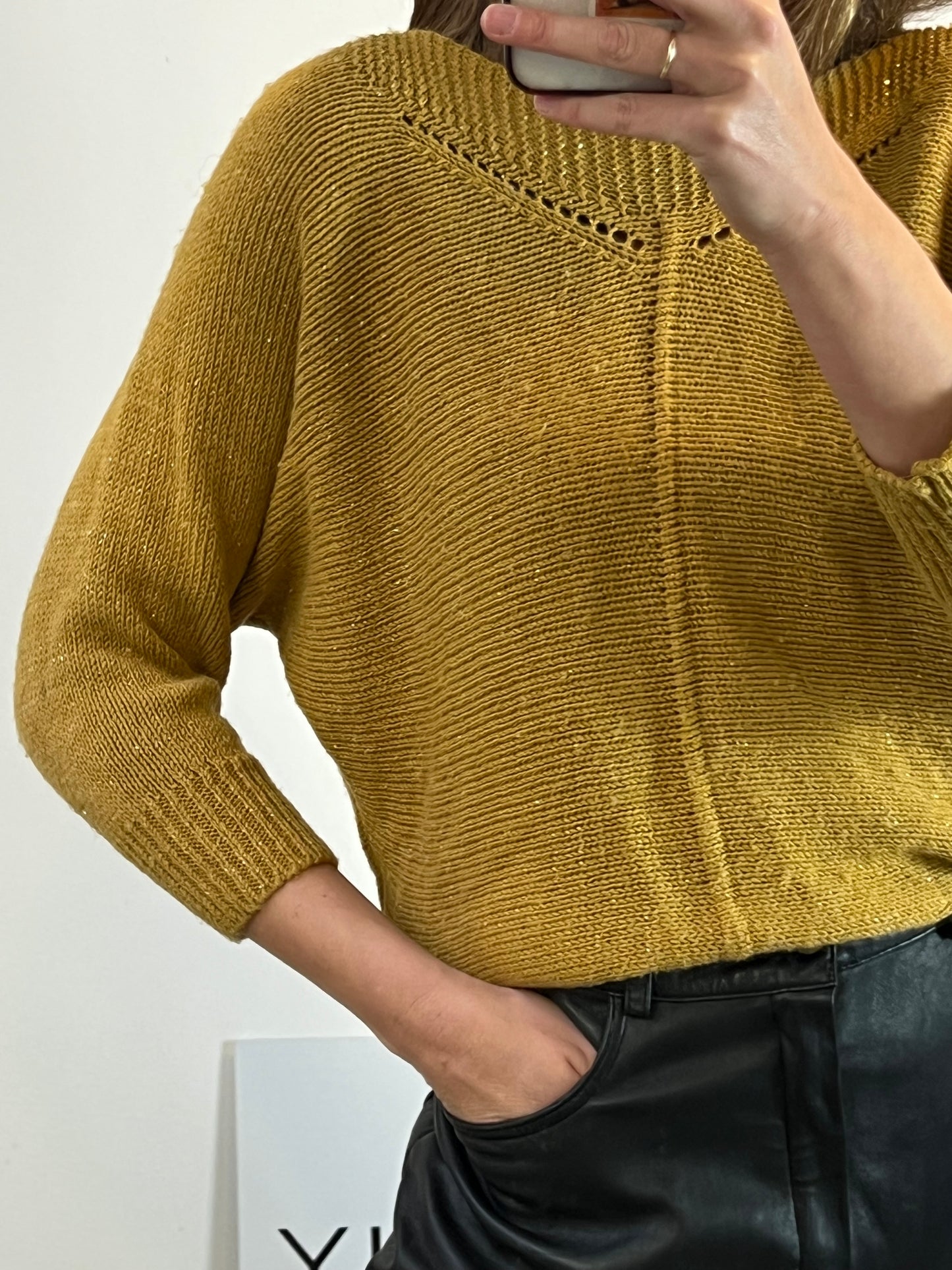 OTRAS. Jersey mostaza hilos brillo. T S