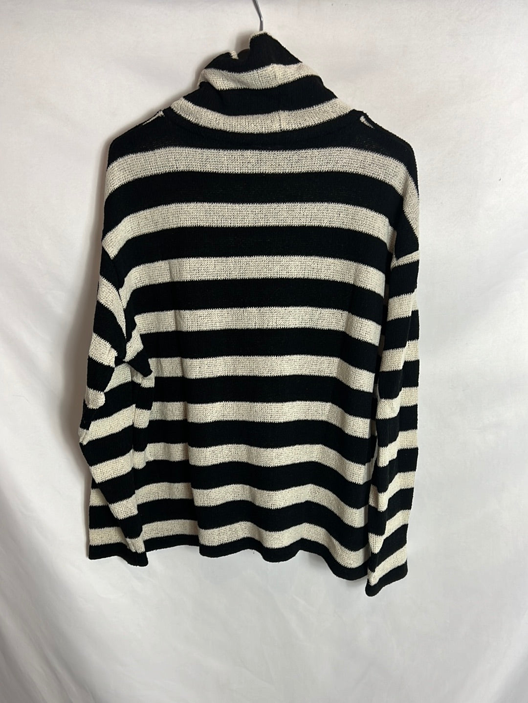 ZARA. Jersey rayas cuello alto textura. TS