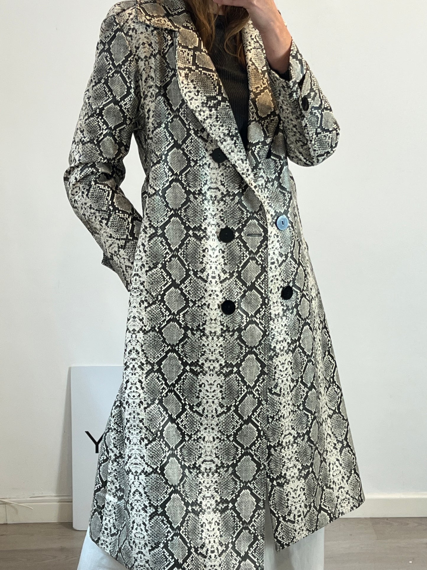 MAGNET. Animal print trench coat Ts