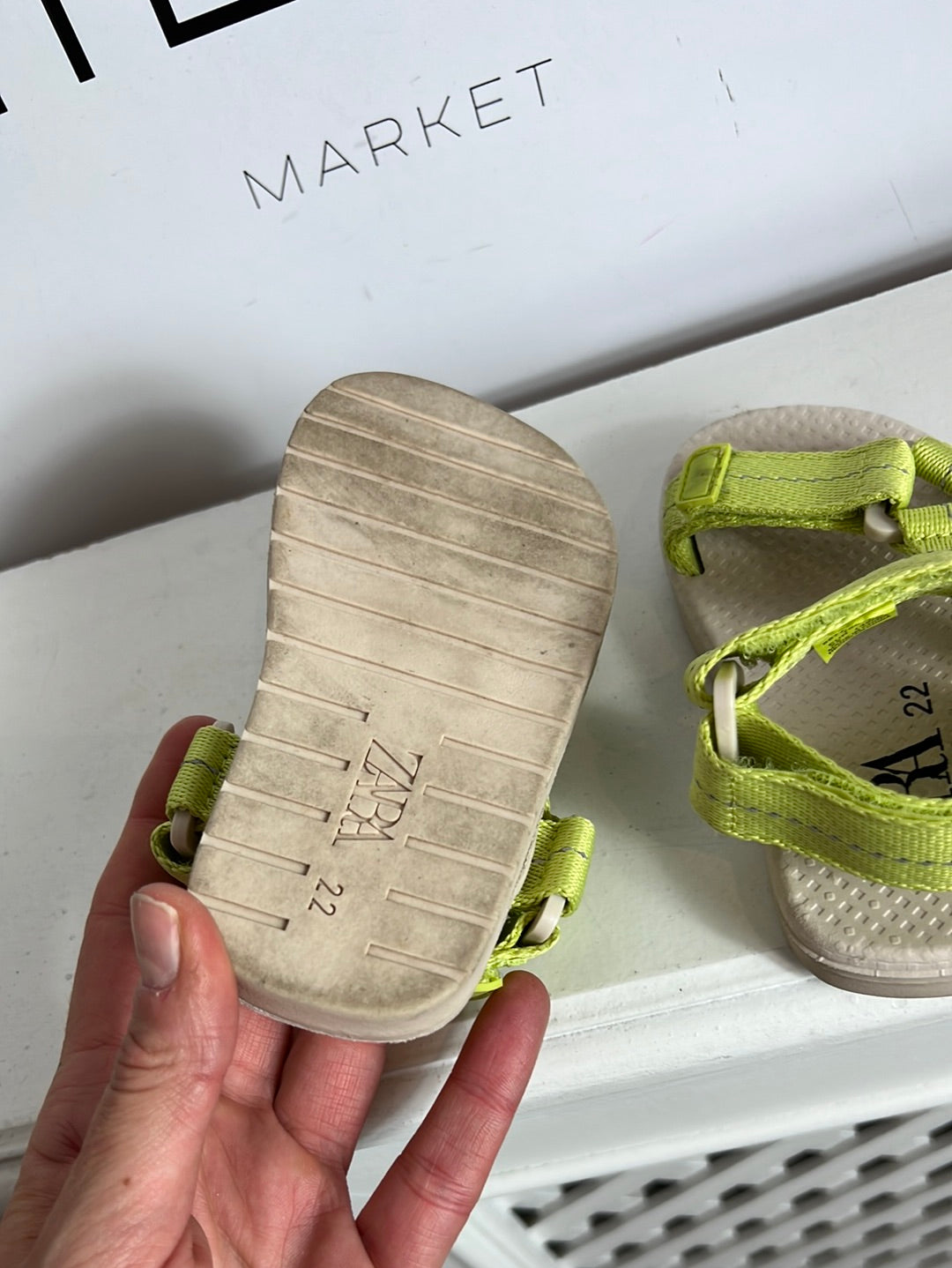 ZARA. Green strappy flip-flops. Size 22