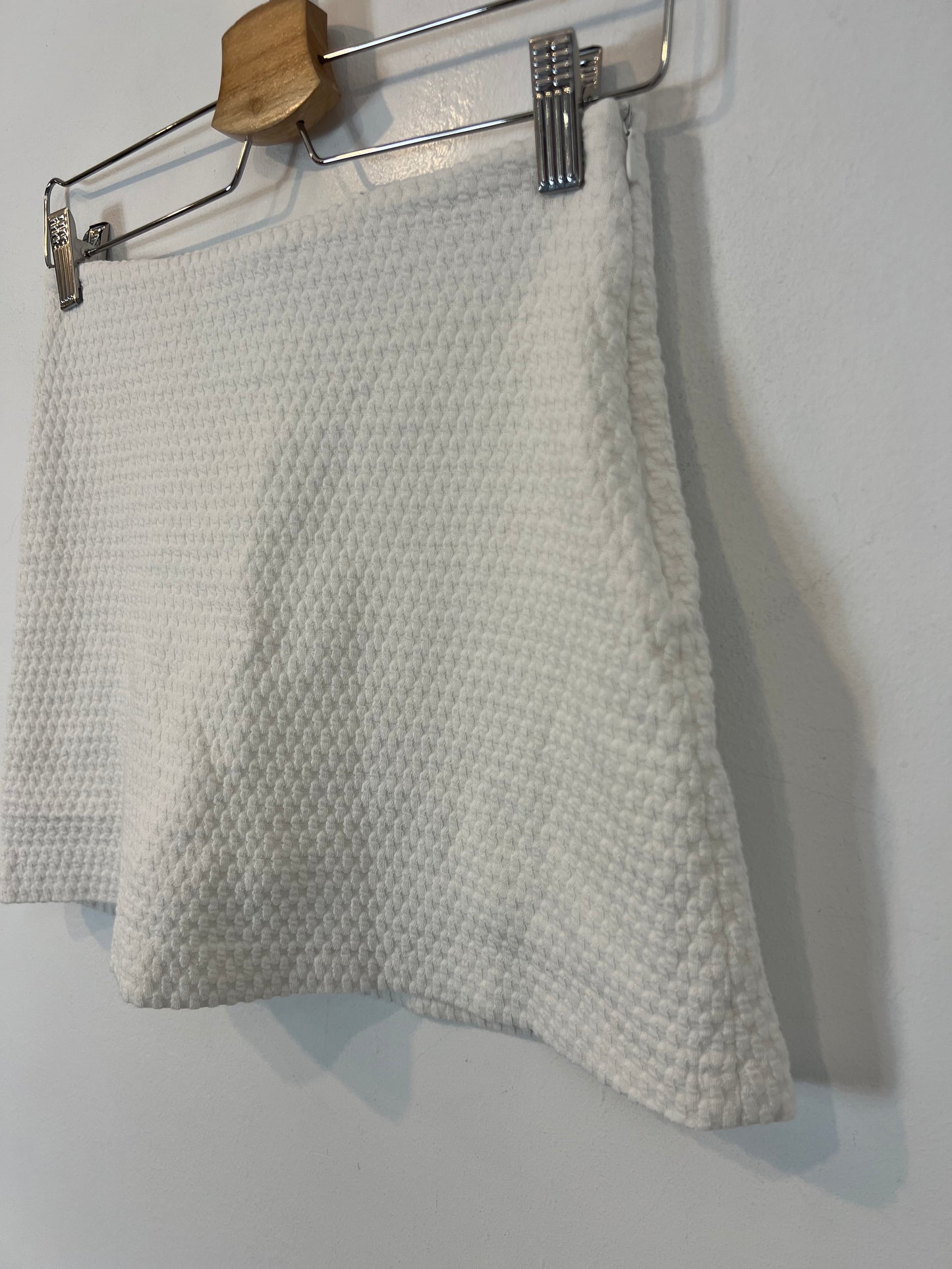 ZARA. falda/pantalón blanca textura T.s