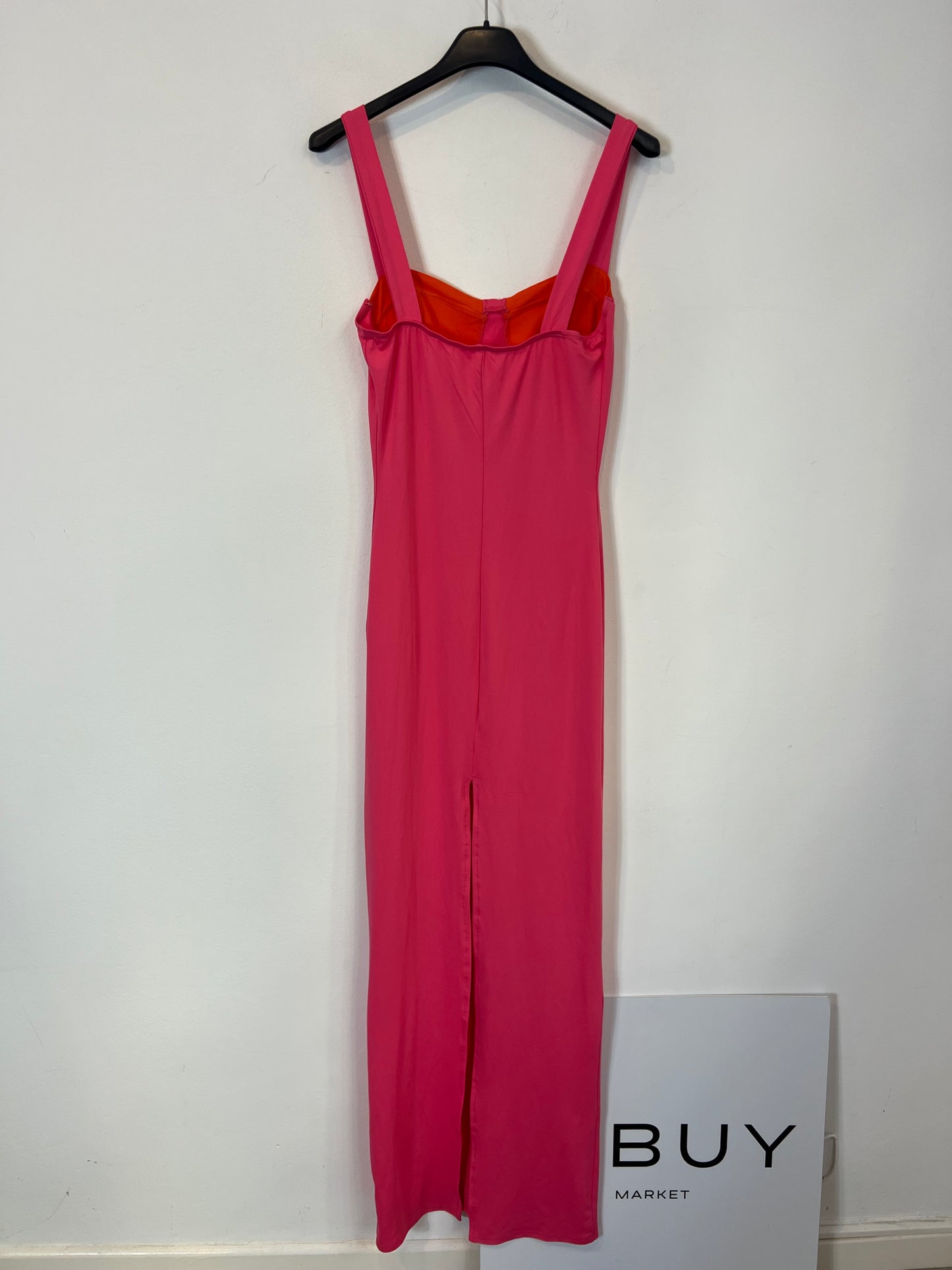 OTHERS. Long fitted fuchsia dress. TS