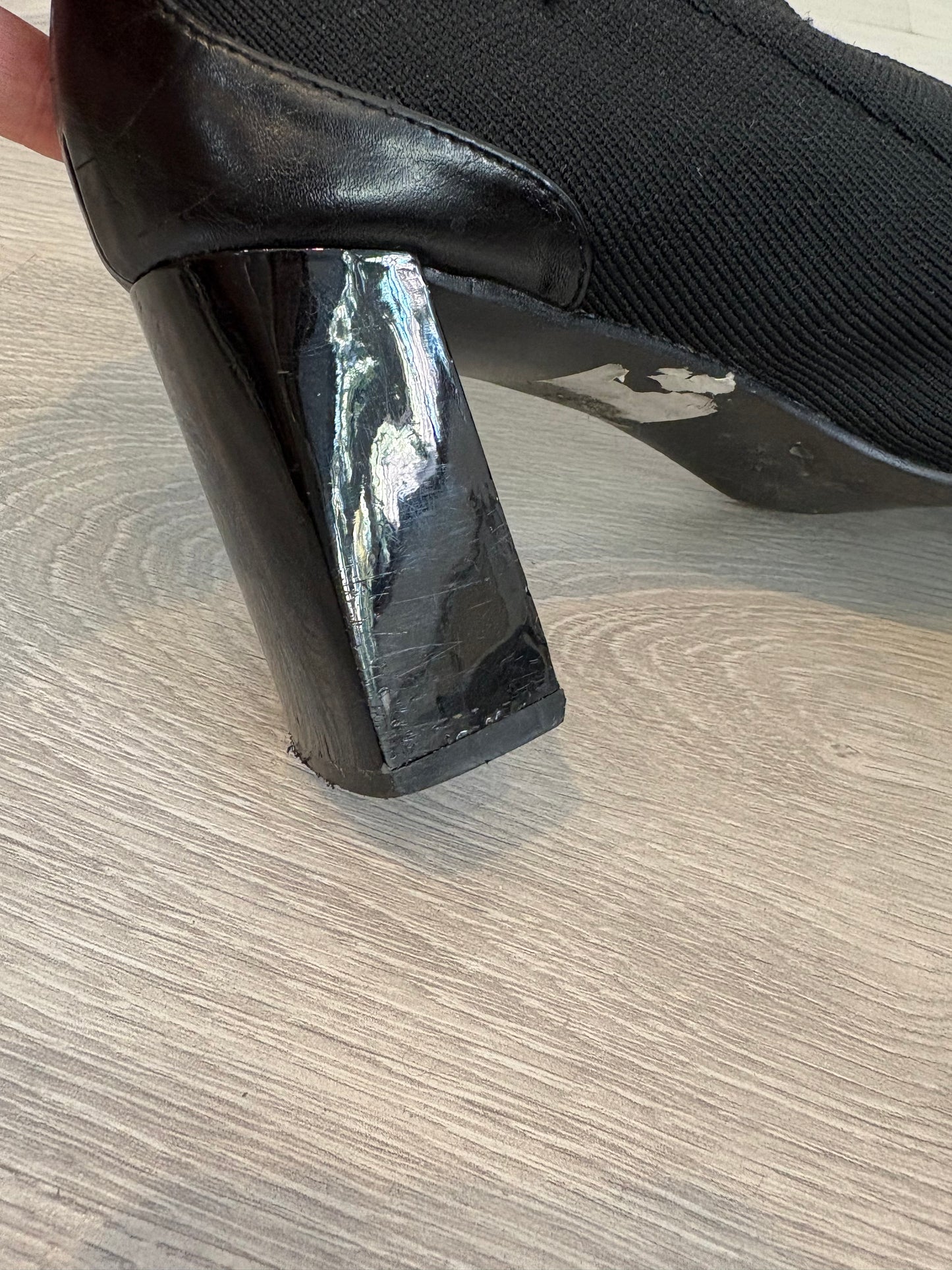 CORINA. Botin negro broche. T 38