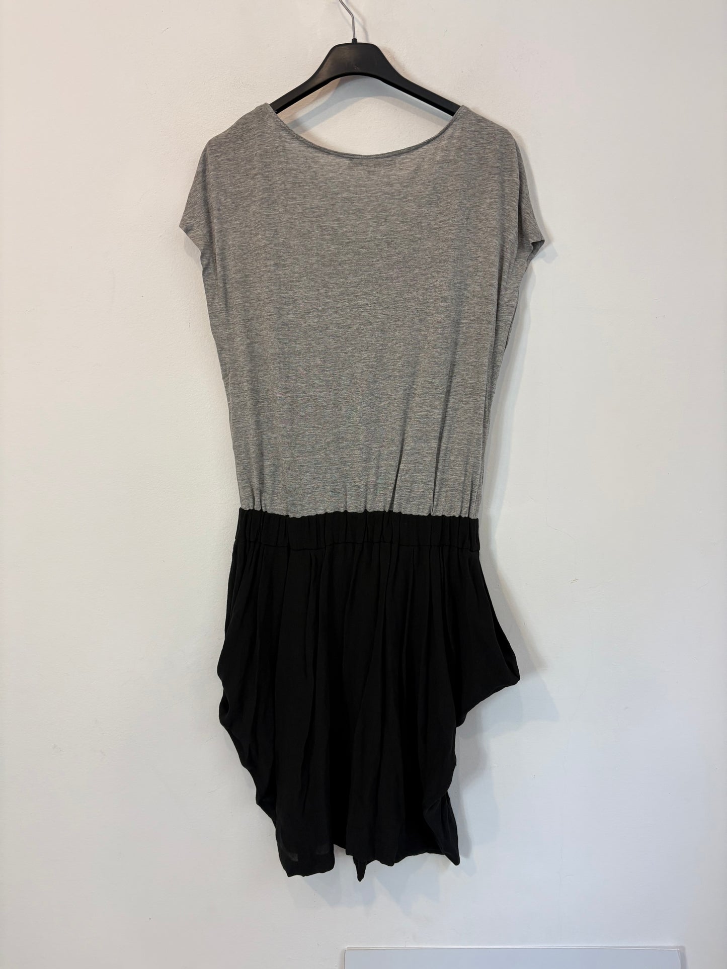 SANDRO. Vestido doble textura detalle joya