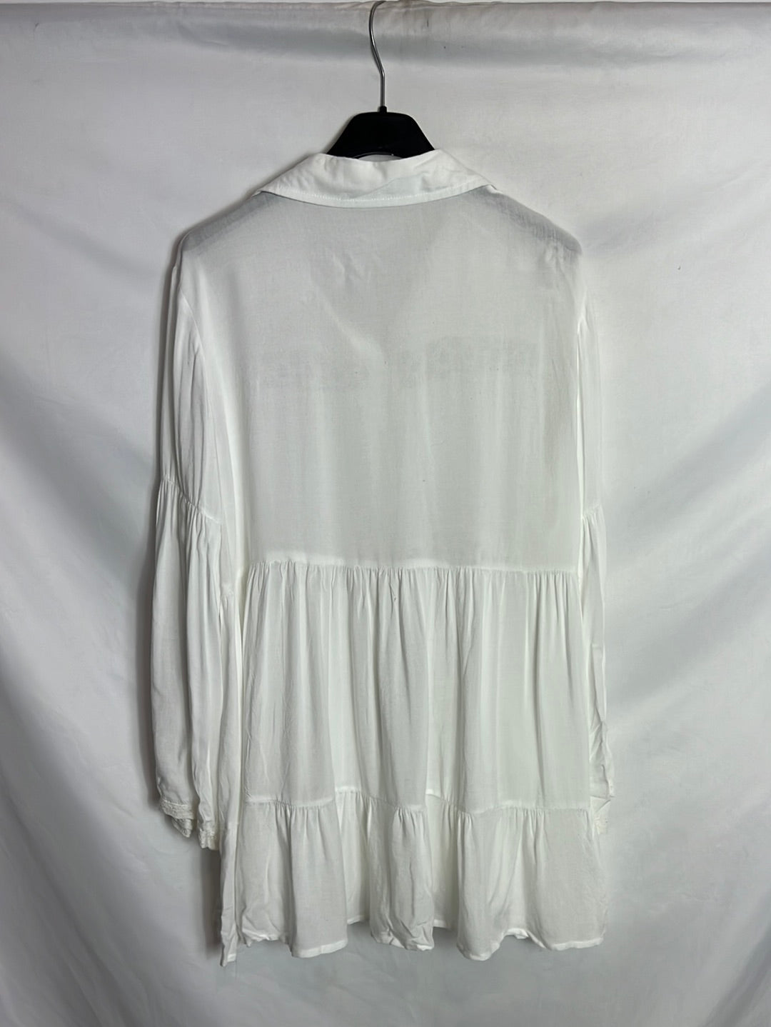 OTHERS. White die-cut blouse. TL