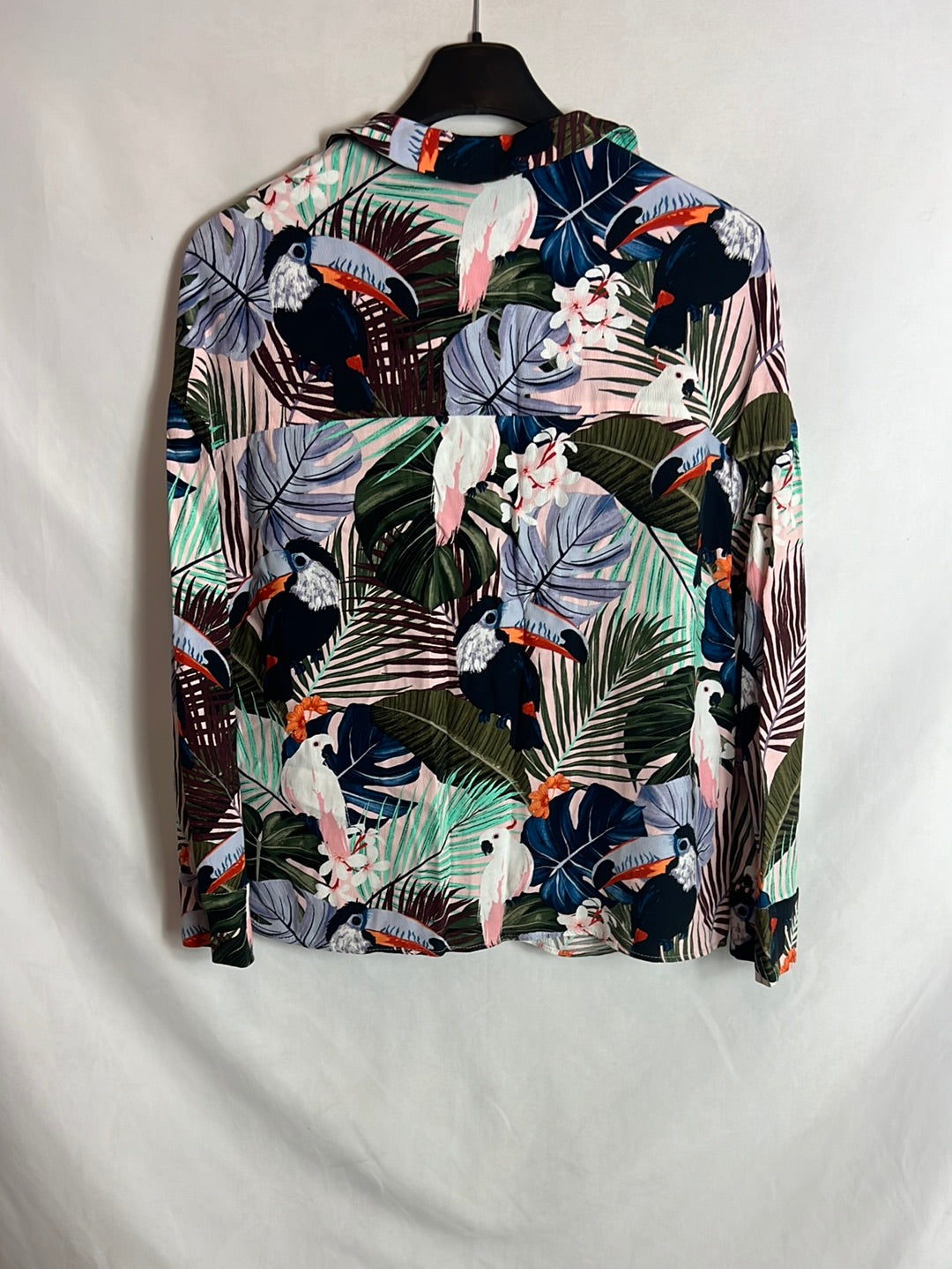 ZARA. Flowy blouse with tropical print. Size XS