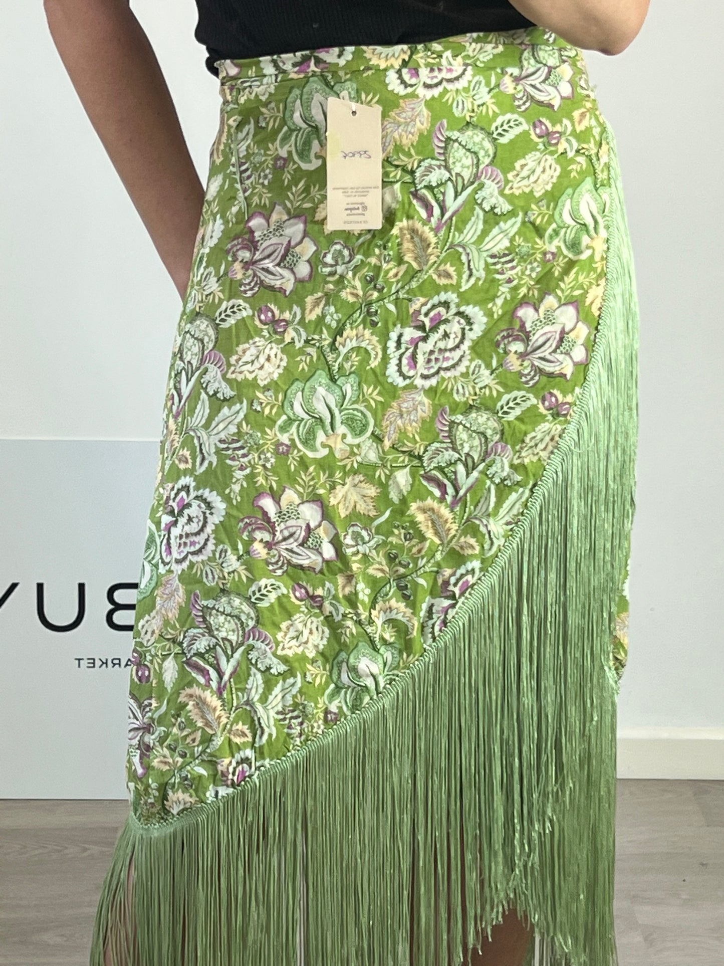 LETIZ BARCELONA. Falda midi cruzada flecos. T M