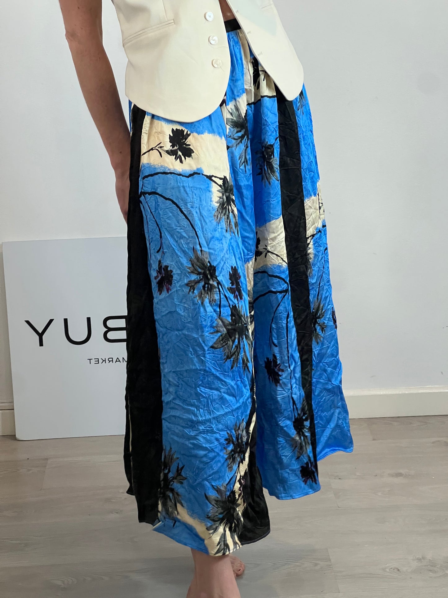 ZARA. Falda midi palmeras