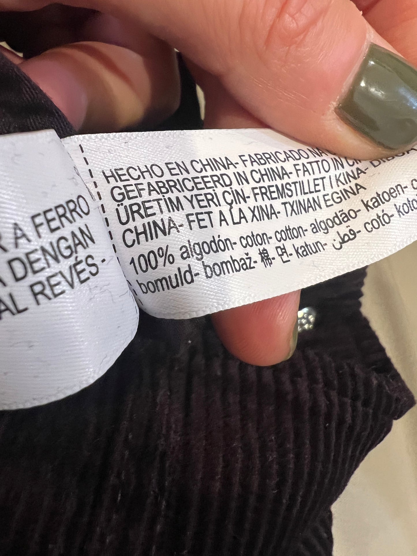 MASSIMO DUTTI. Pantalón burdeos pana T.36