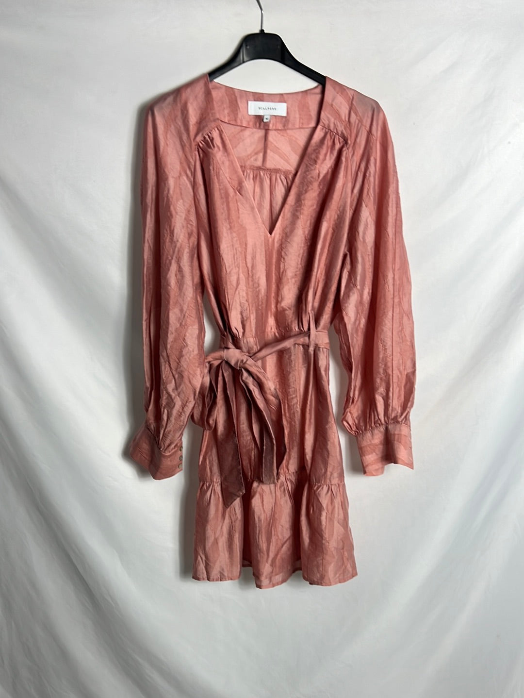 SCALPERS. Vestido corto rosa textura T. M