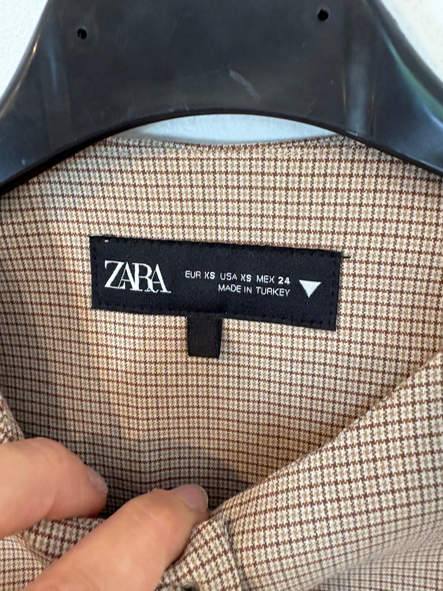 ZARA. Beige checked vest. Size XS